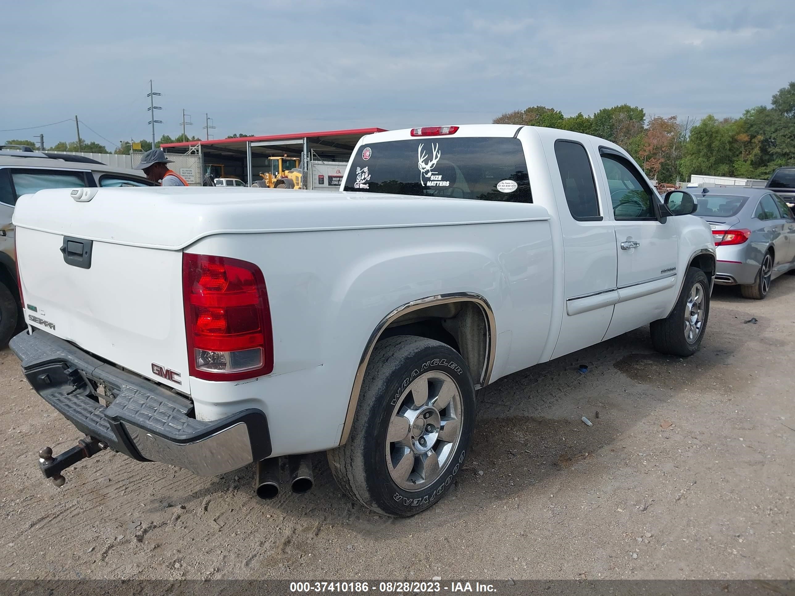 Photo 3 VIN: 1GTR1VE02BZ207532 - GMC SIERRA 