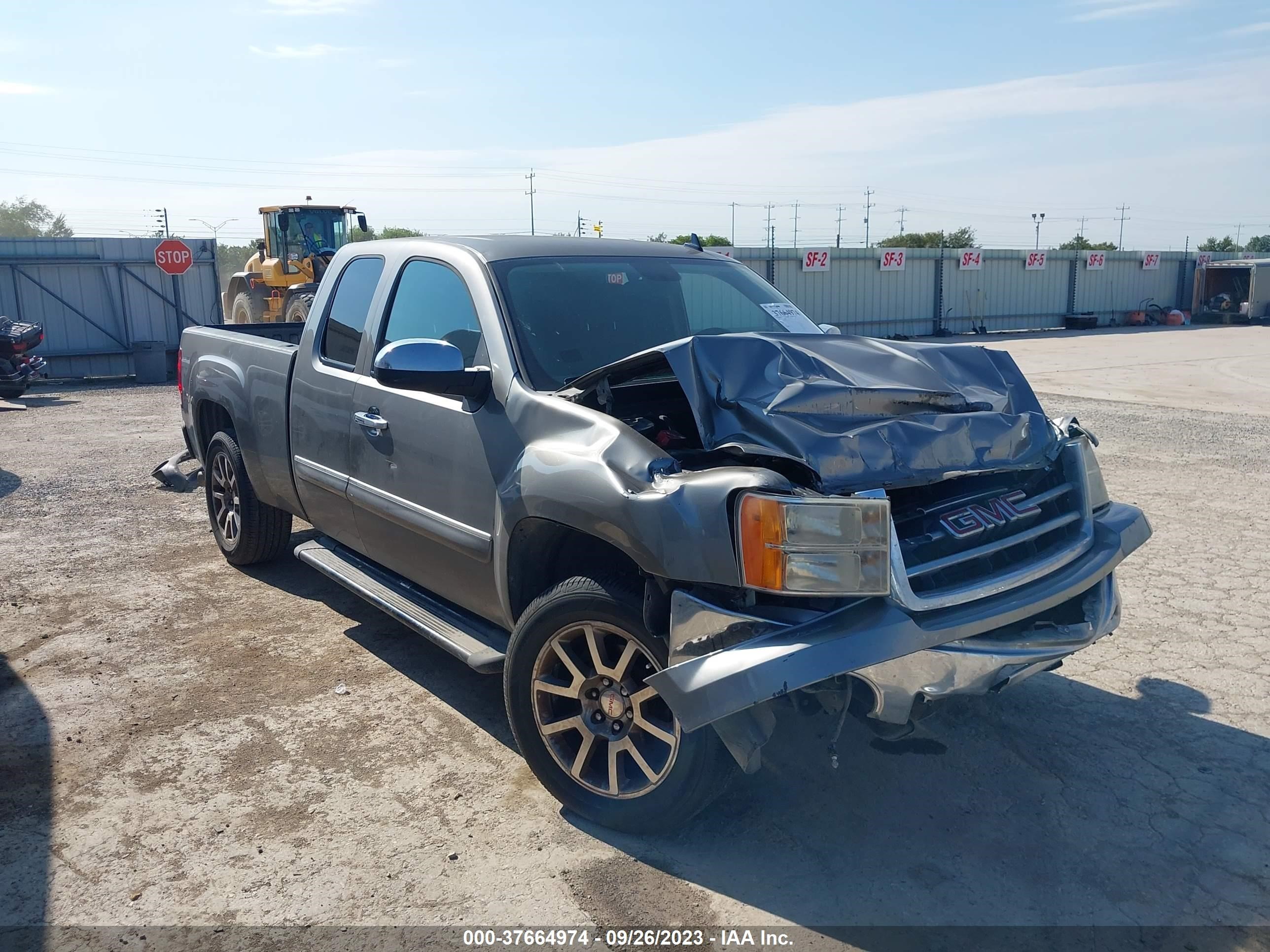 Photo 0 VIN: 1GTR1VE03CZ322657 - GMC SIERRA 