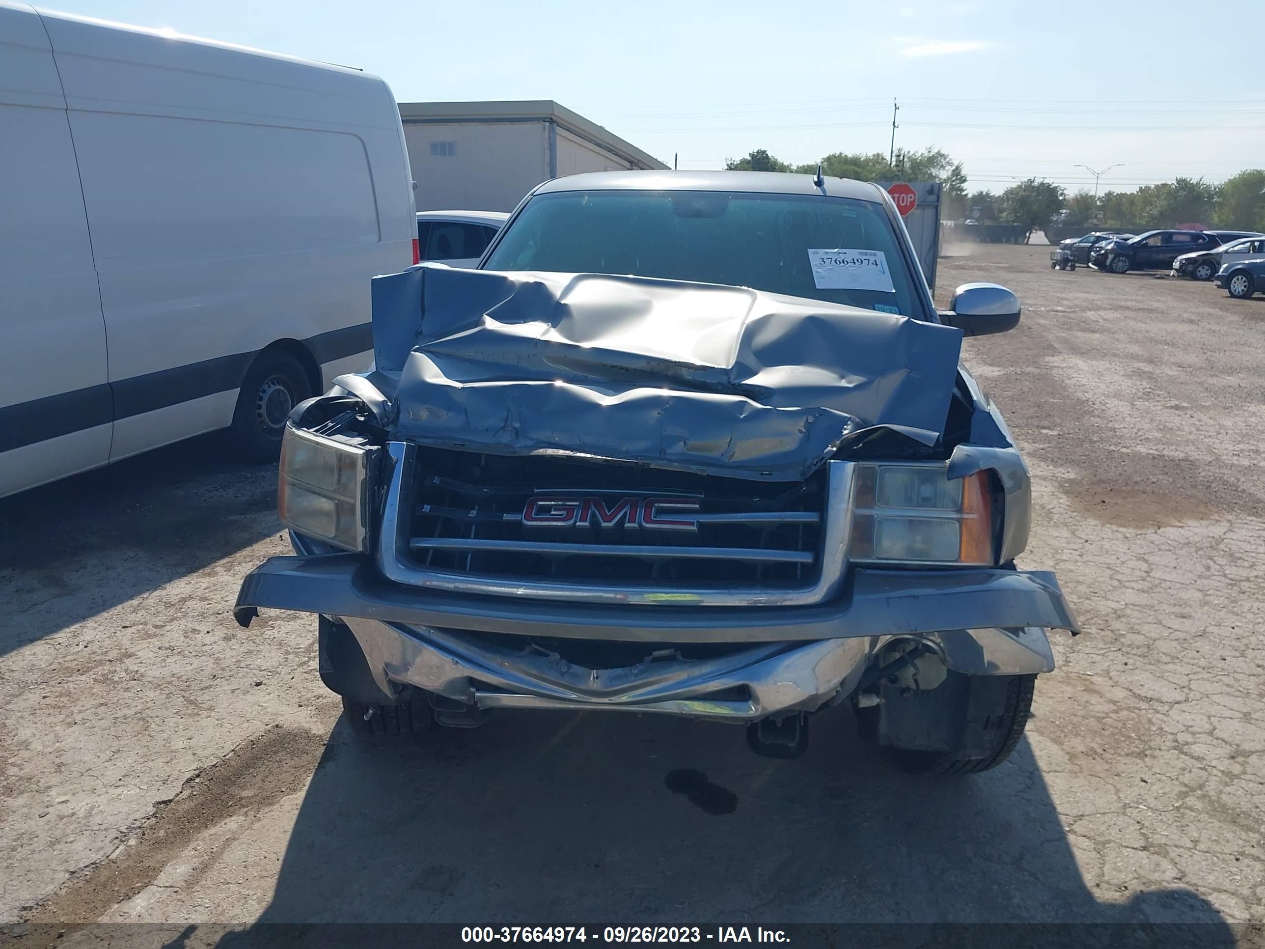 Photo 12 VIN: 1GTR1VE03CZ322657 - GMC SIERRA 