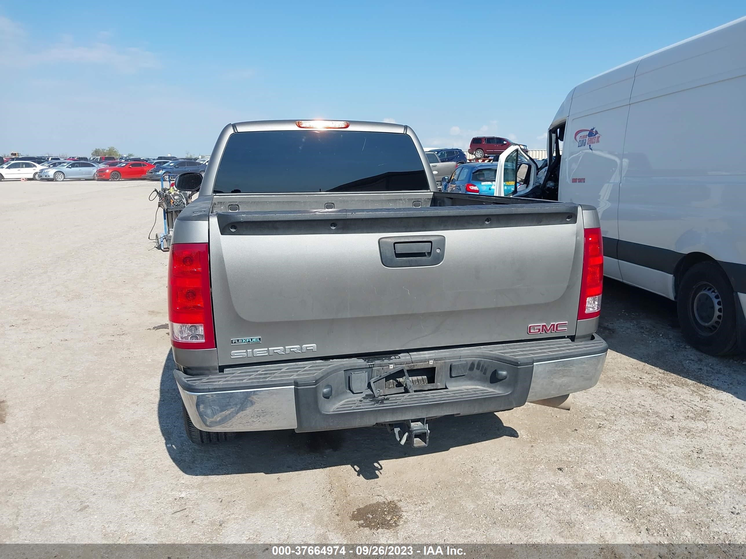 Photo 16 VIN: 1GTR1VE03CZ322657 - GMC SIERRA 