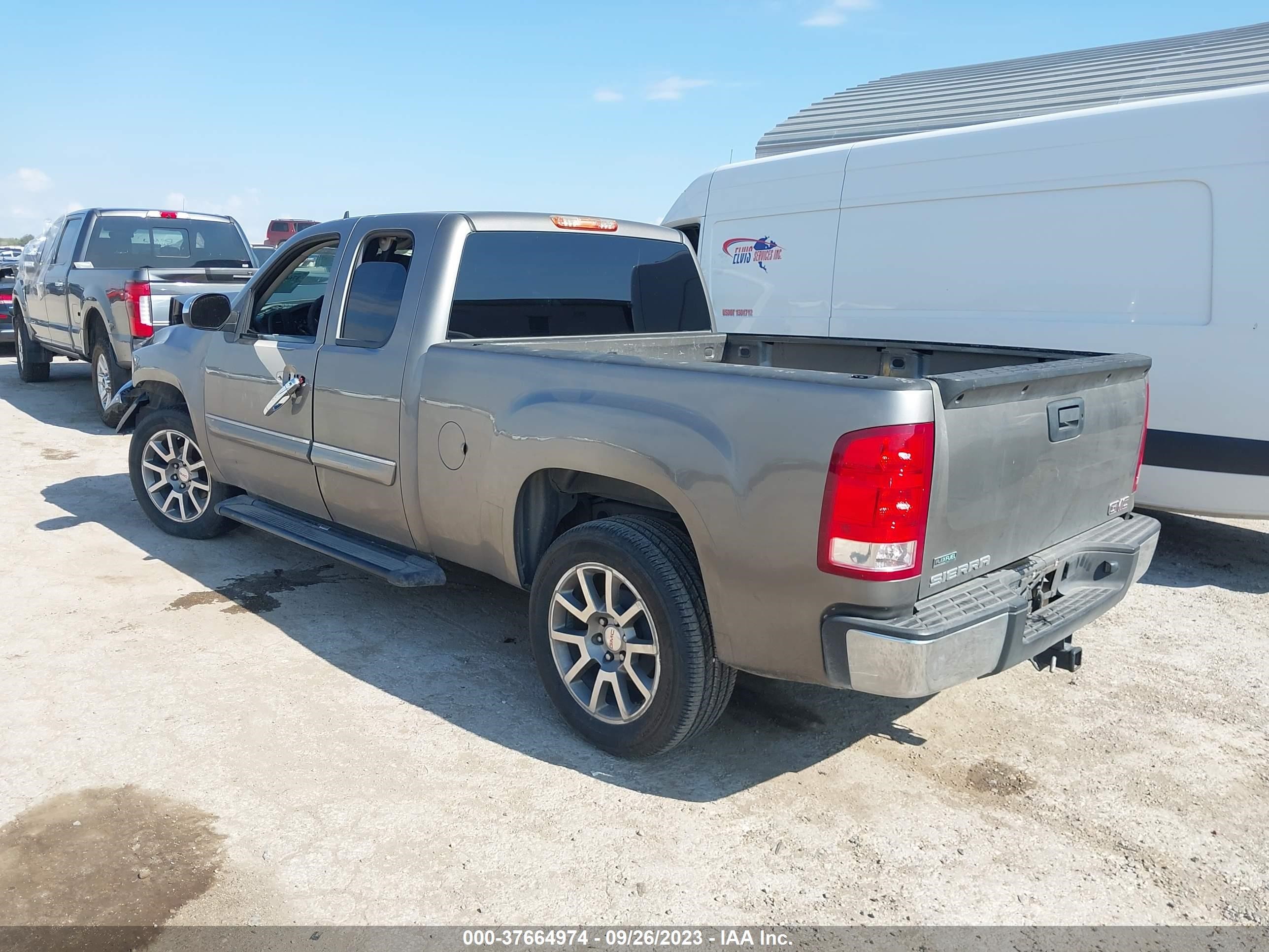 Photo 2 VIN: 1GTR1VE03CZ322657 - GMC SIERRA 