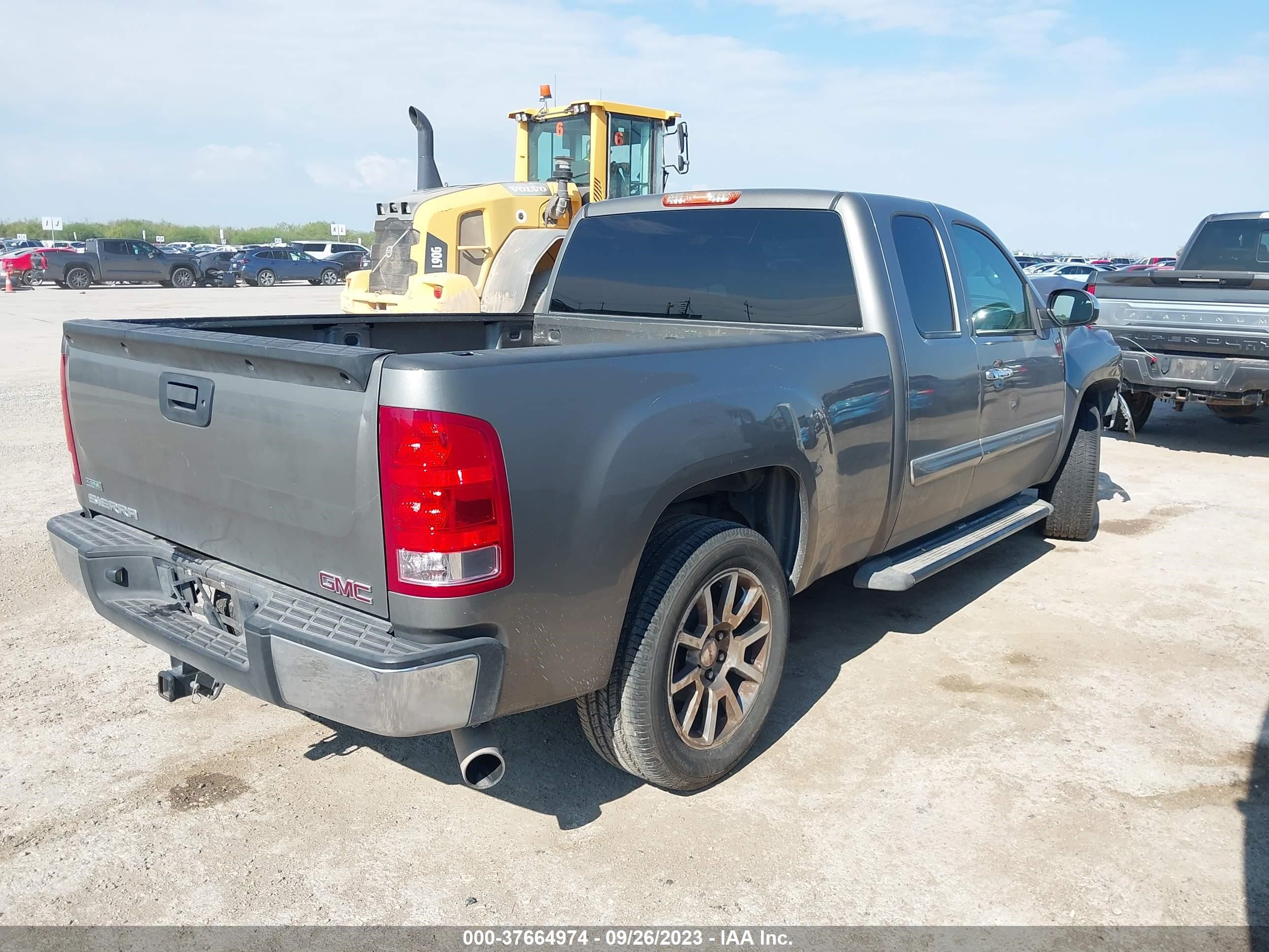 Photo 3 VIN: 1GTR1VE03CZ322657 - GMC SIERRA 