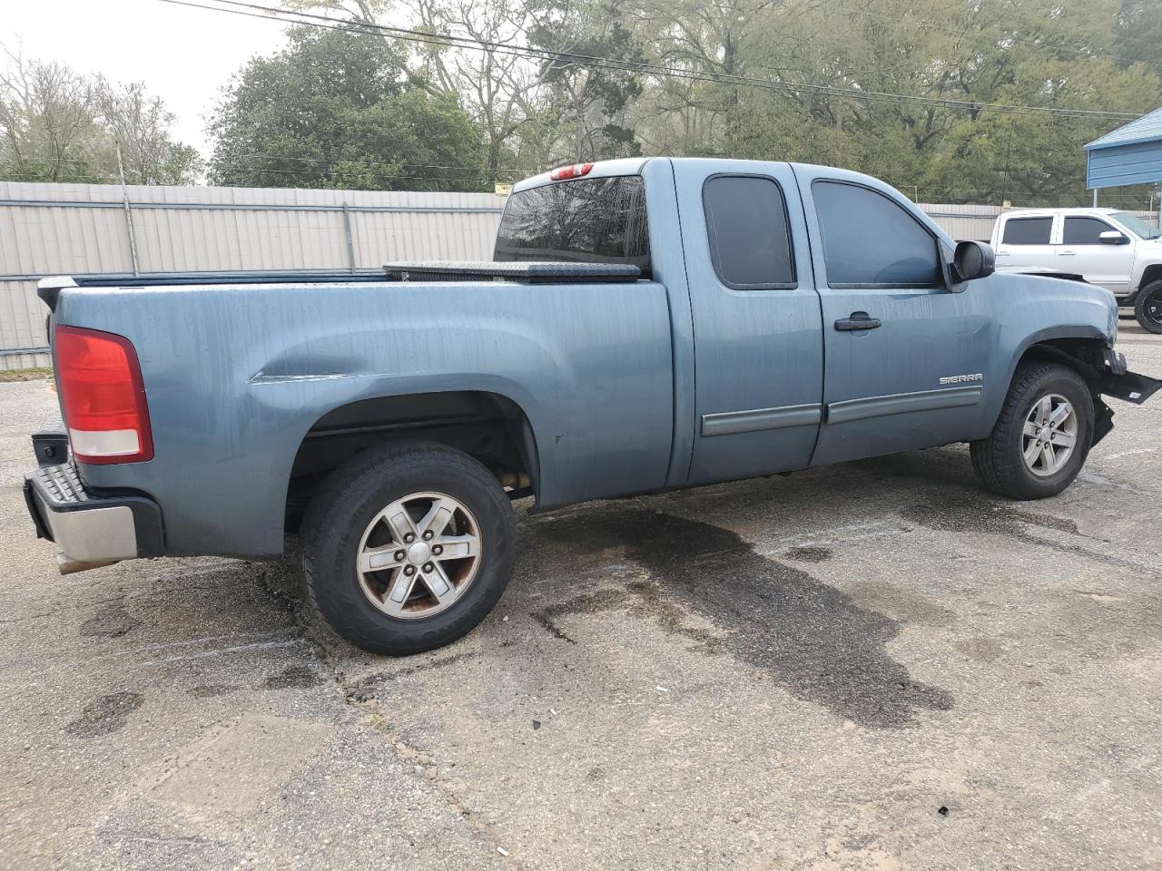 Photo 2 VIN: 1GTR1VE05BZ447349 - GMC SIERRA 