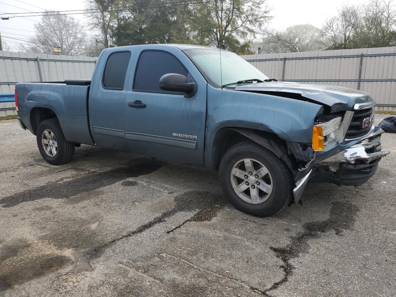 Photo 3 VIN: 1GTR1VE05BZ447349 - GMC SIERRA 