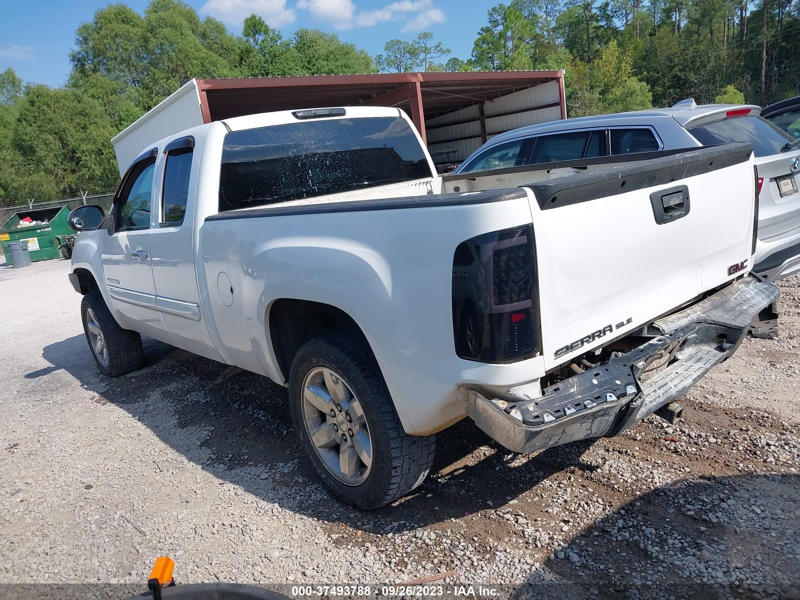 Photo 2 VIN: 1GTR1VE05DZ241452 - GMC SIERRA 