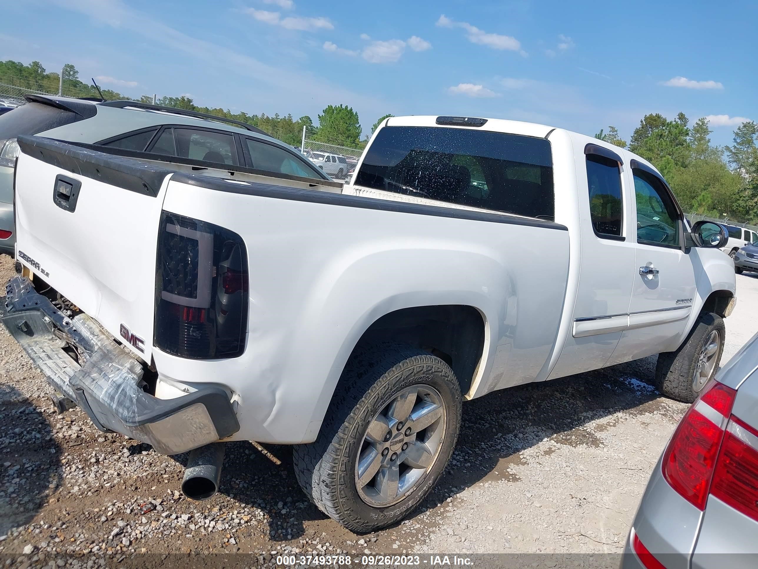 Photo 3 VIN: 1GTR1VE05DZ241452 - GMC SIERRA 