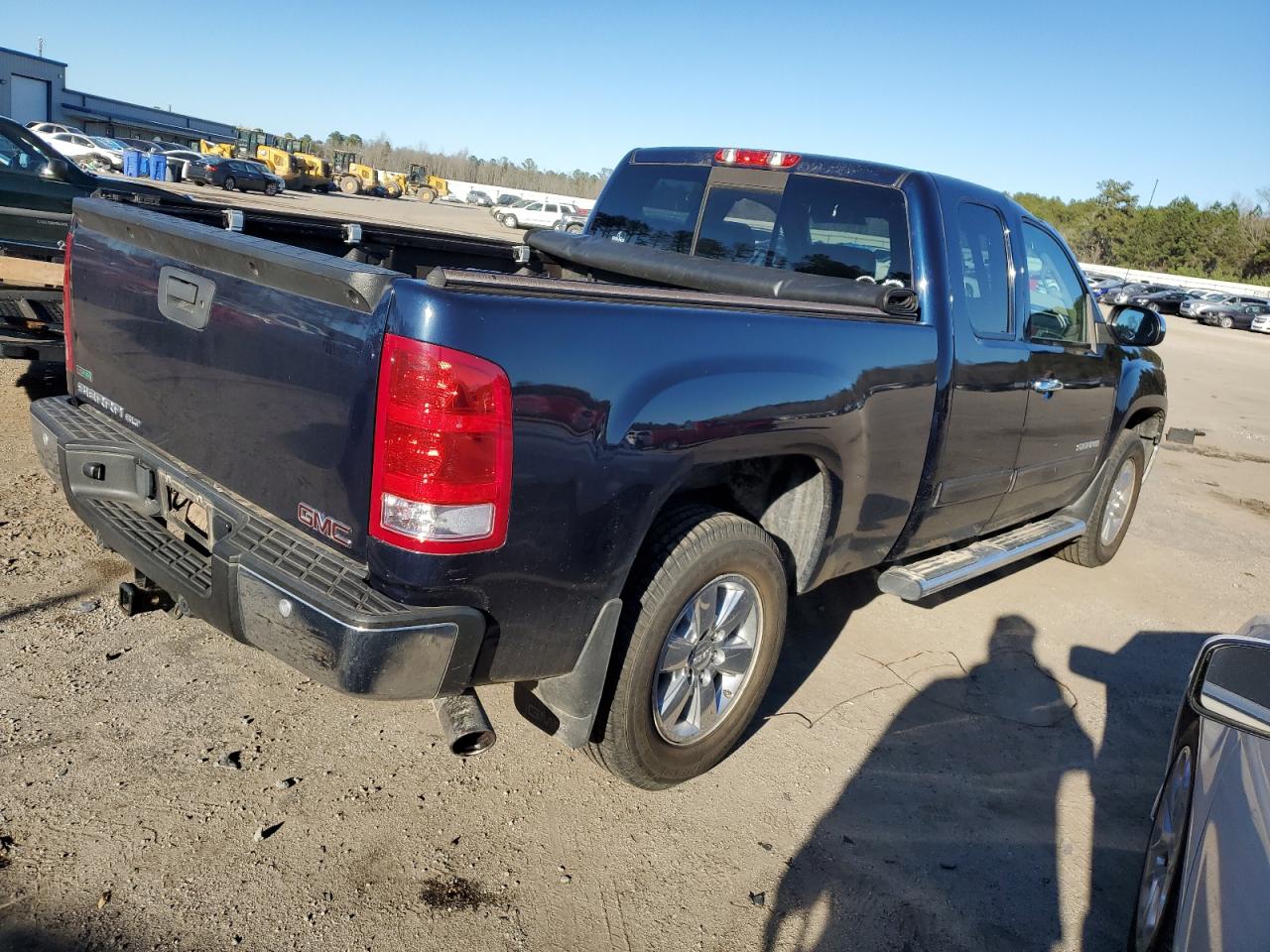 Photo 2 VIN: 1GTR1WE00BZ245959 - GMC SIERRA 