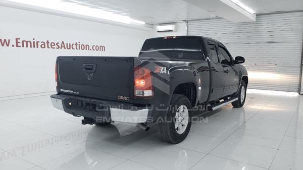 Photo 7 VIN: 1GTR29E72DZ257321 - GMC SIERRA 