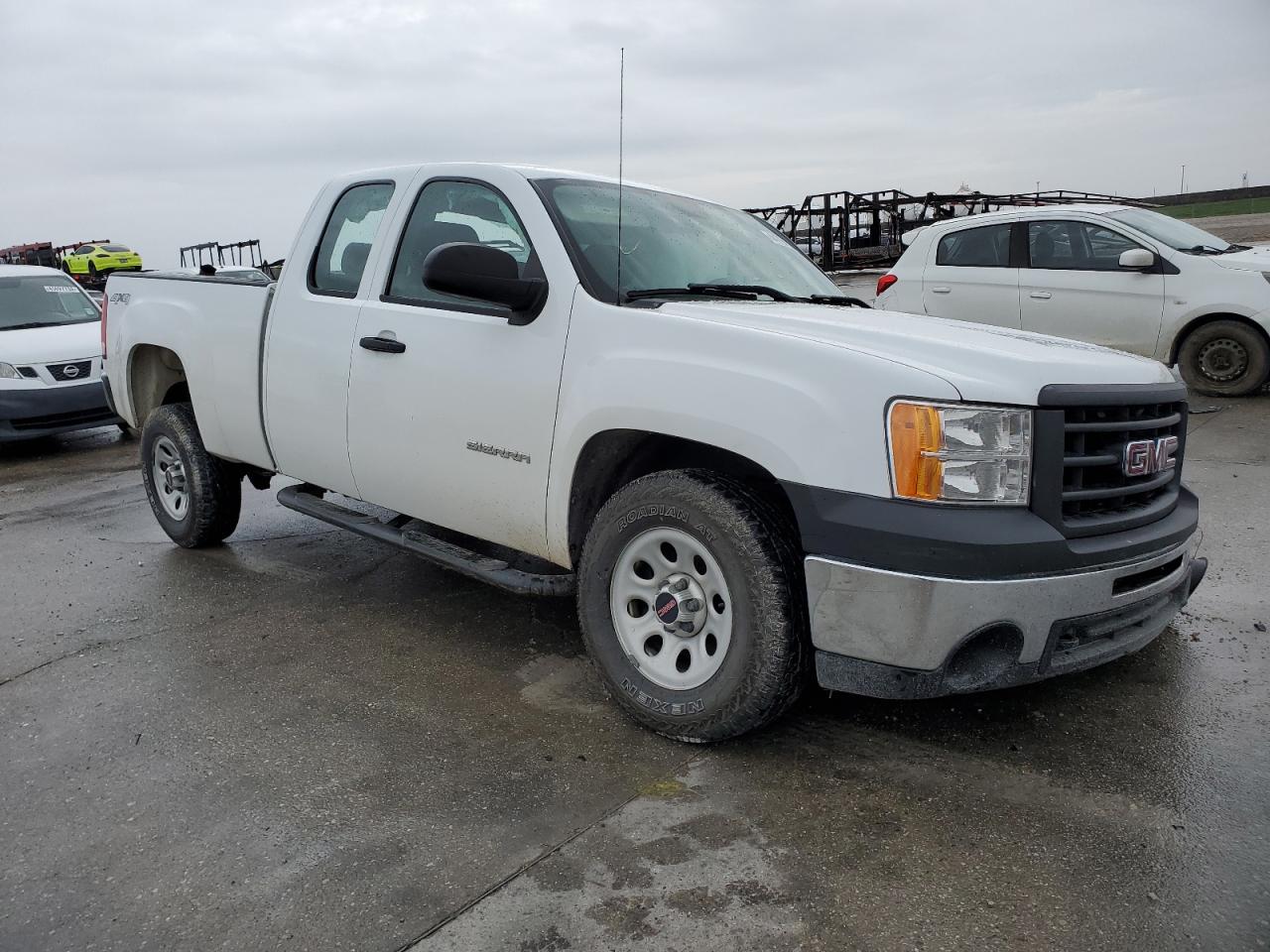 Photo 3 VIN: 1GTR2TE39BZ285799 - GMC SIERRA 