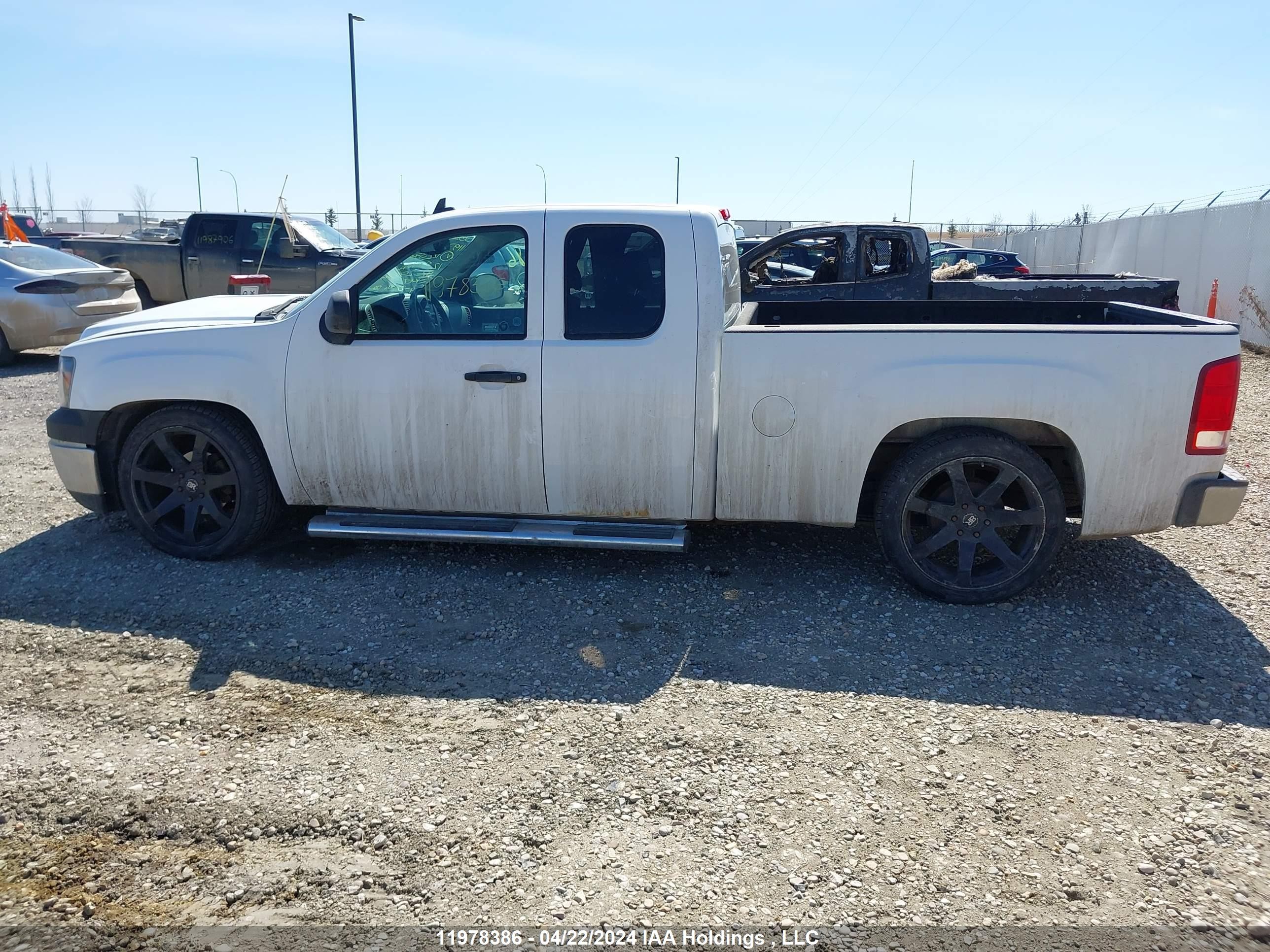 Photo 13 VIN: 1GTR2TE79CZ182578 - GMC SIERRA 