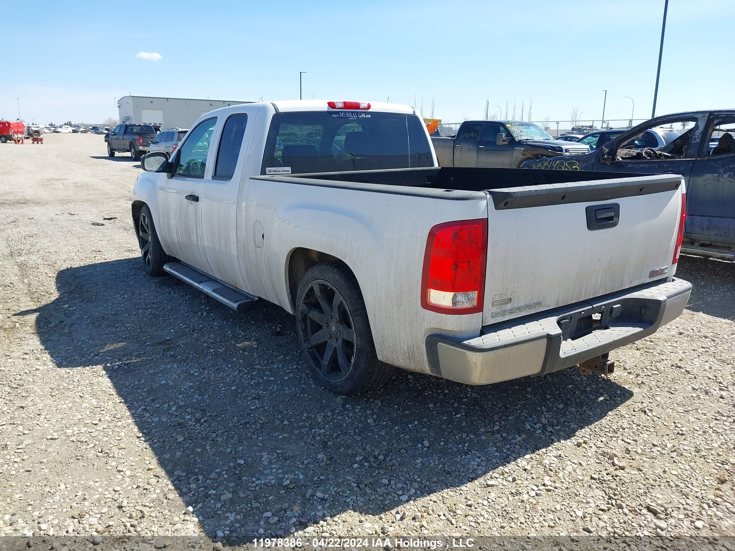 Photo 2 VIN: 1GTR2TE79CZ182578 - GMC SIERRA 