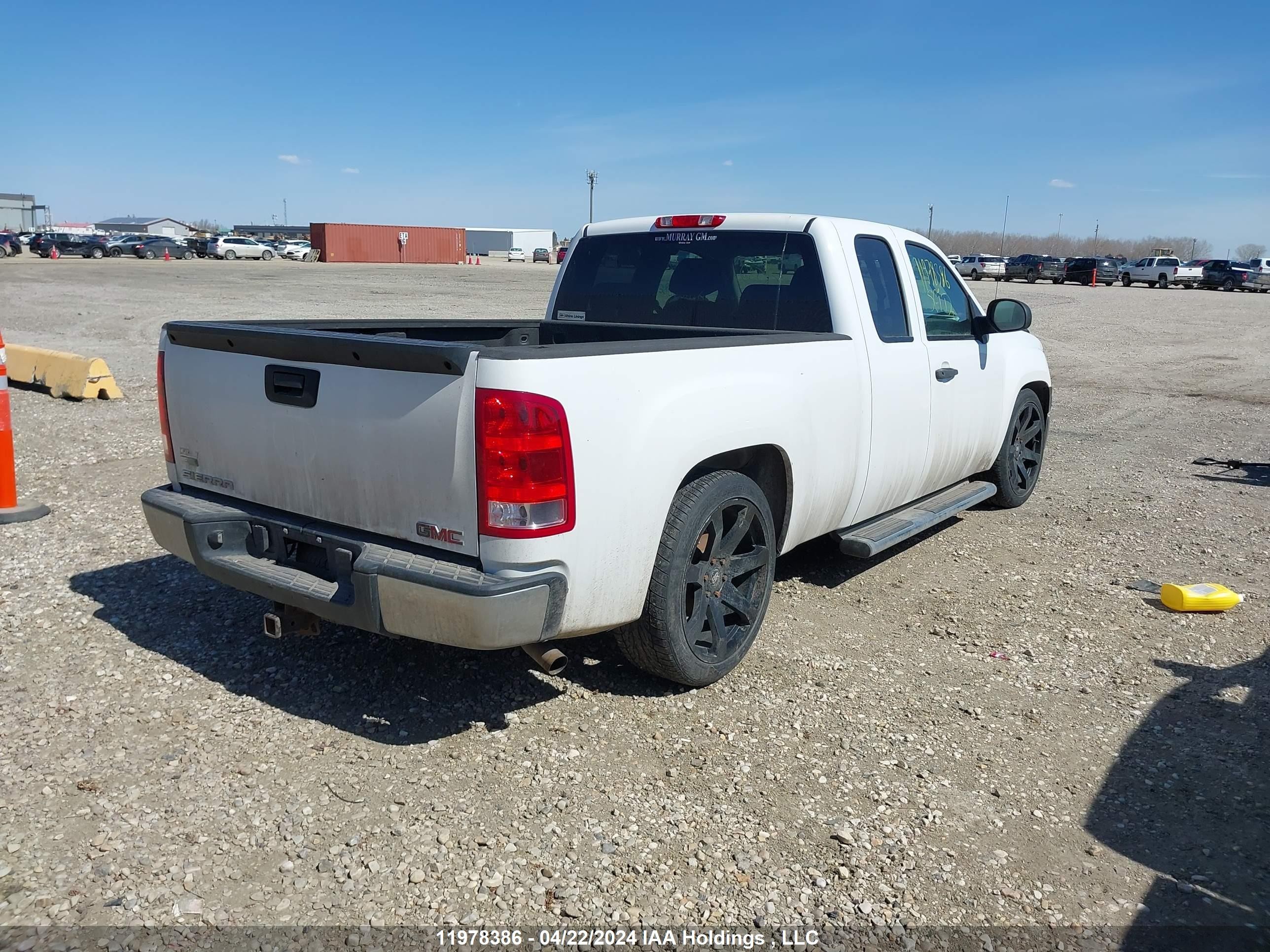 Photo 3 VIN: 1GTR2TE79CZ182578 - GMC SIERRA 