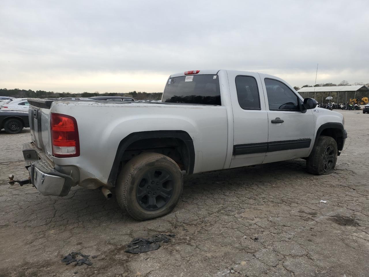 Photo 2 VIN: 1GTR2UEA1BZ407933 - GMC SIERRA 