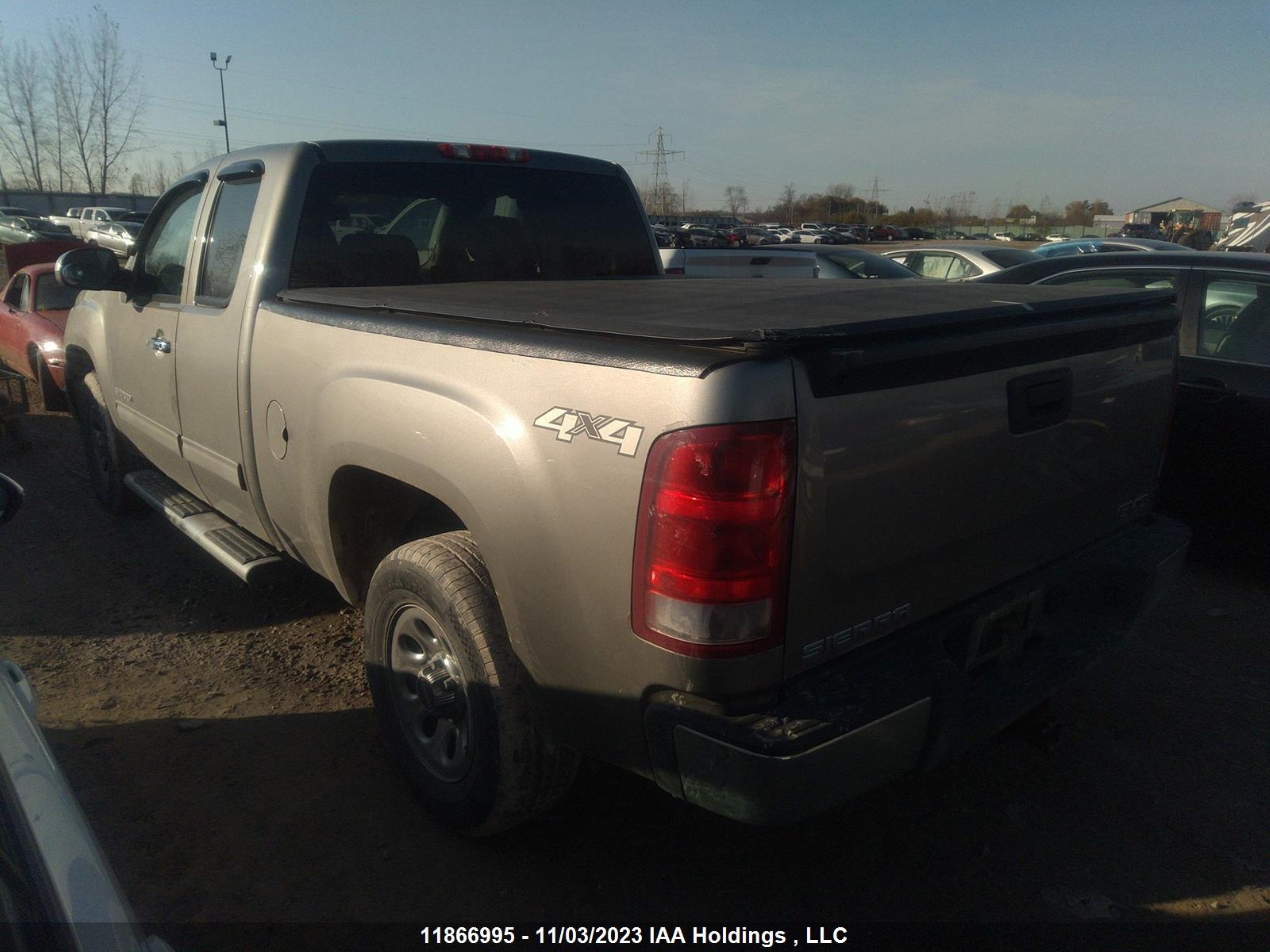 Photo 2 VIN: 1GTR2UEA6DZ387486 - GMC SIERRA 