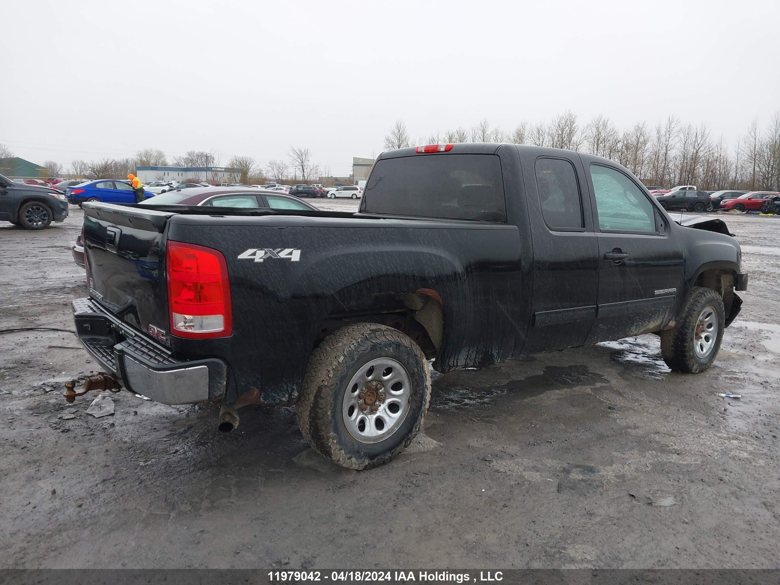 Photo 3 VIN: 1GTR2UEA8DZ151146 - GMC SIERRA 