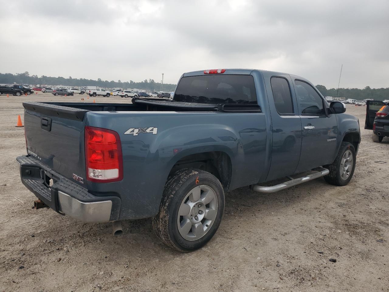 Photo 2 VIN: 1GTR2VE30BZ425346 - GMC SIERRA 