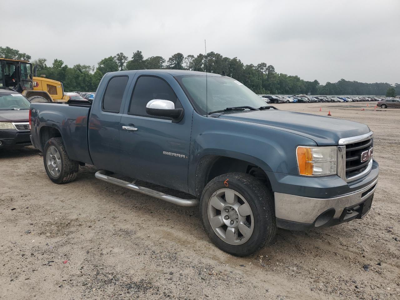 Photo 3 VIN: 1GTR2VE30BZ425346 - GMC SIERRA 