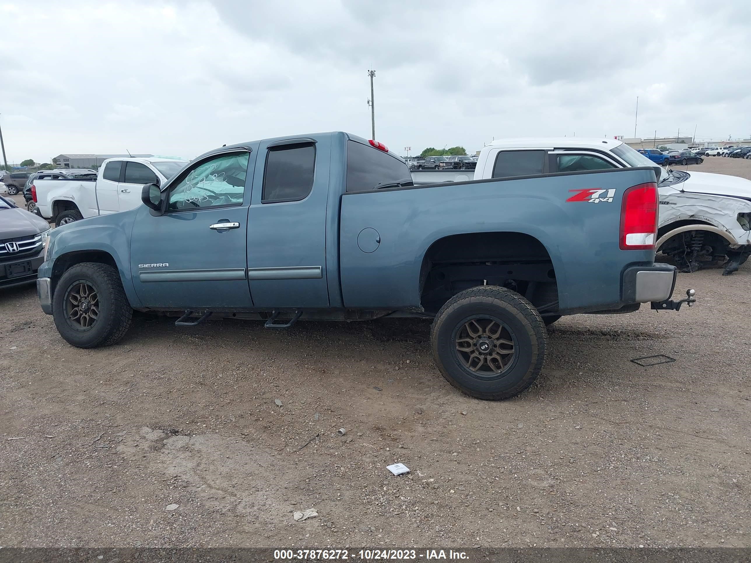 Photo 12 VIN: 1GTR2VE30BZ457021 - GMC SIERRA 