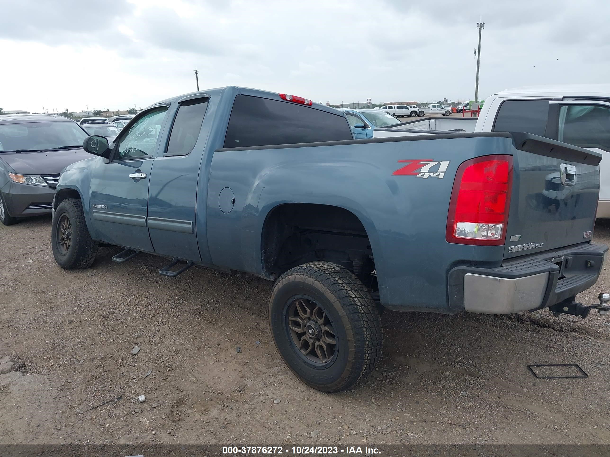 Photo 2 VIN: 1GTR2VE30BZ457021 - GMC SIERRA 