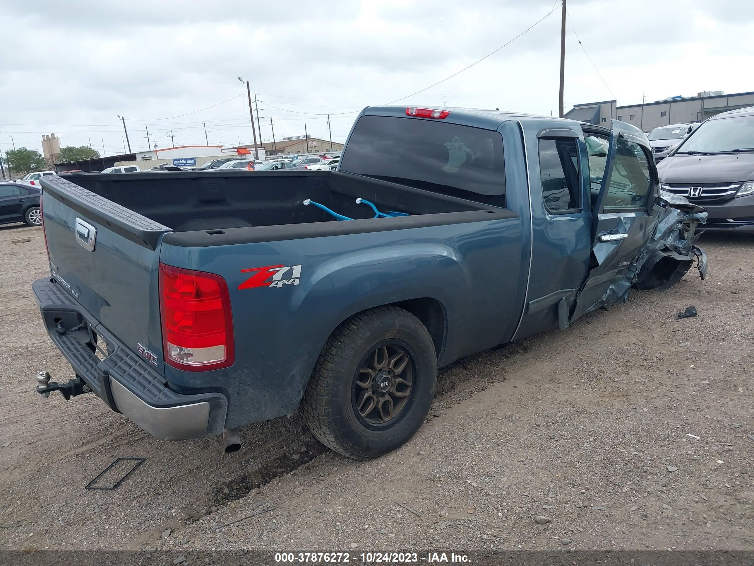 Photo 3 VIN: 1GTR2VE30BZ457021 - GMC SIERRA 