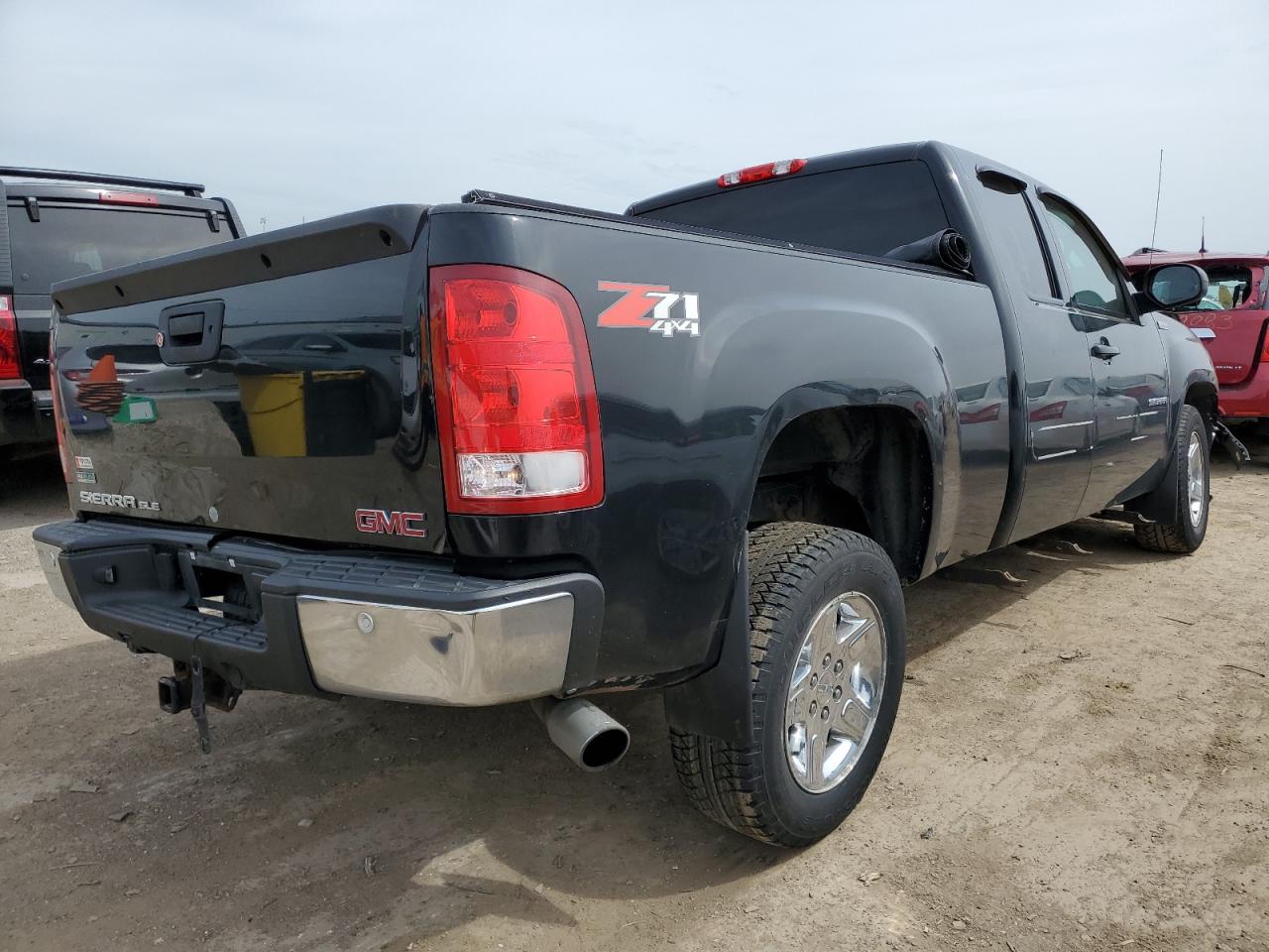 Photo 2 VIN: 1GTR2VE31BZ235118 - GMC SIERRA 