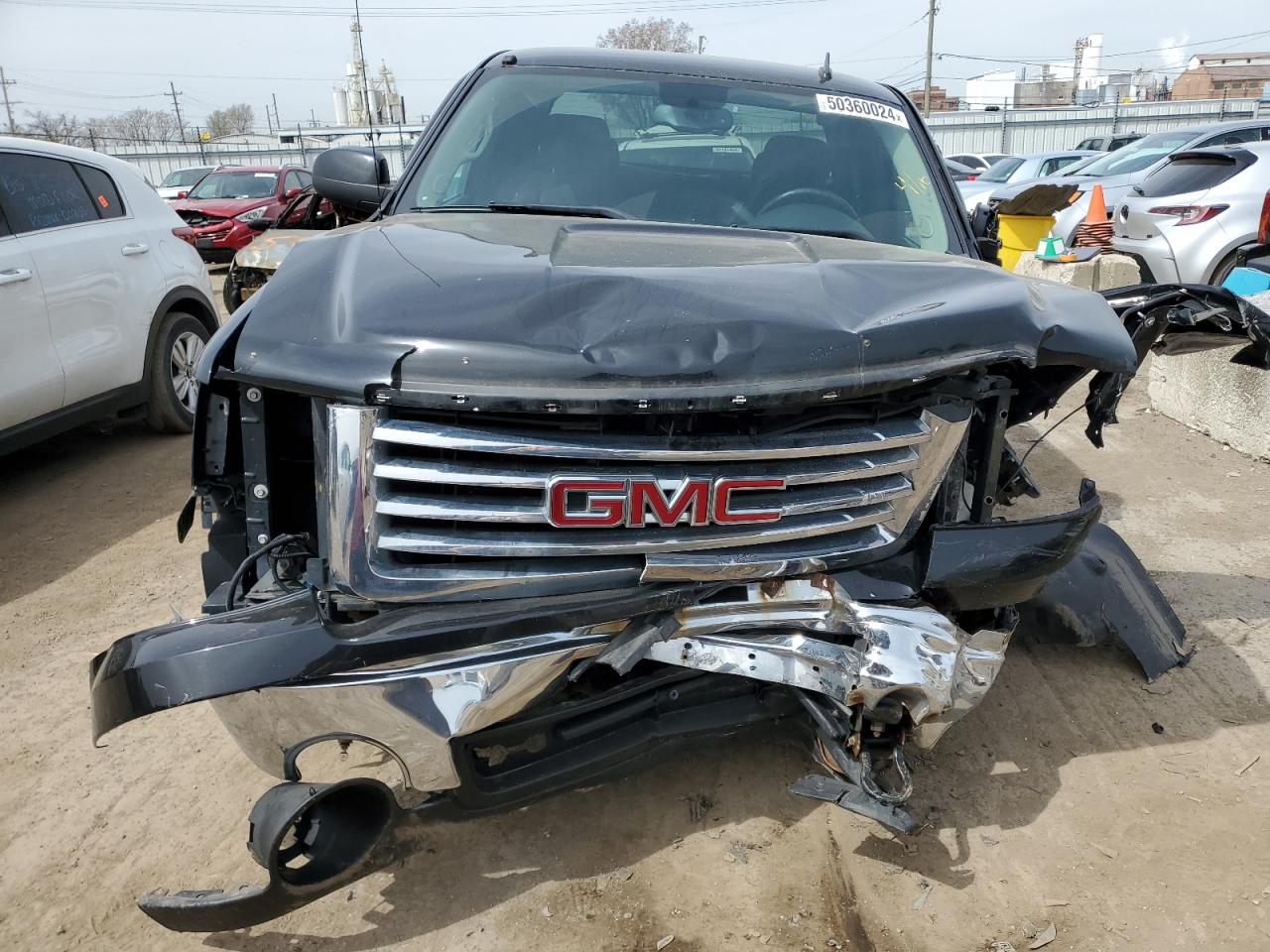 Photo 4 VIN: 1GTR2VE31BZ235118 - GMC SIERRA 