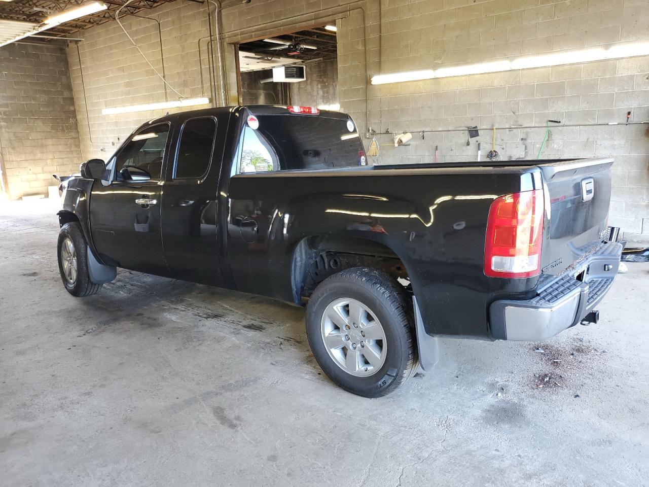 Photo 1 VIN: 1GTR2VE31BZ393717 - GMC SIERRA 