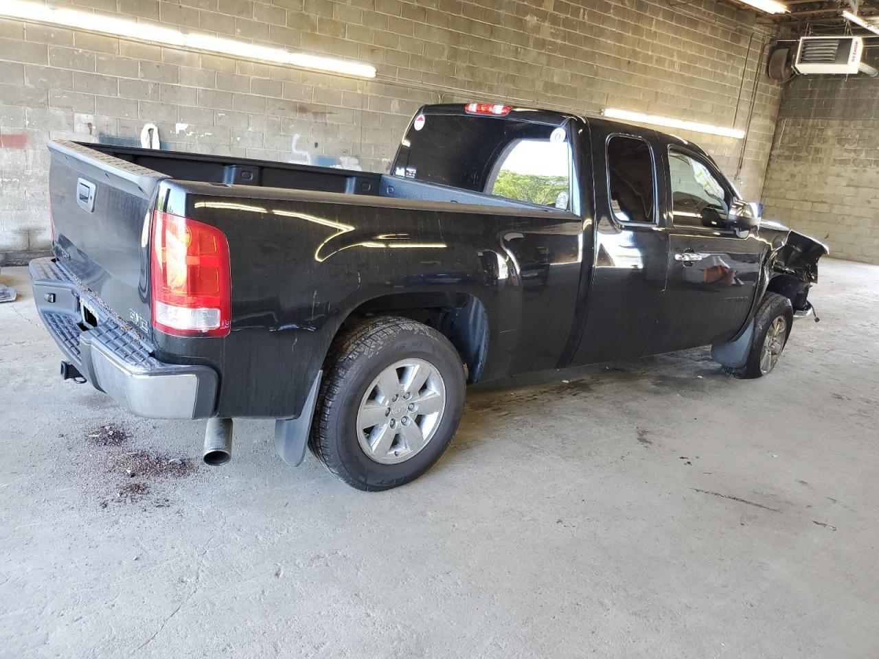 Photo 2 VIN: 1GTR2VE31BZ393717 - GMC SIERRA 