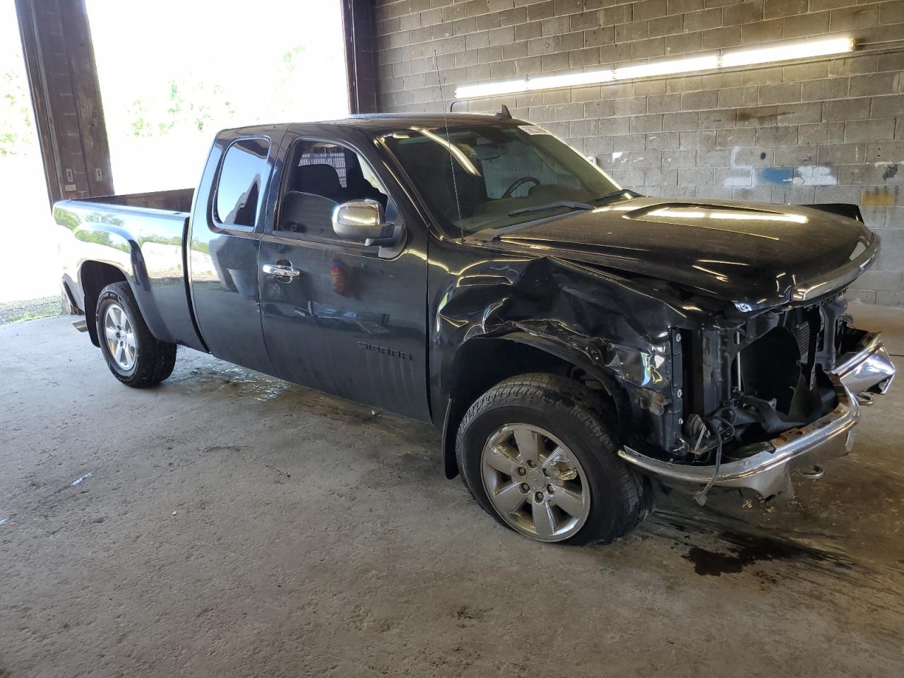 Photo 3 VIN: 1GTR2VE31BZ393717 - GMC SIERRA 