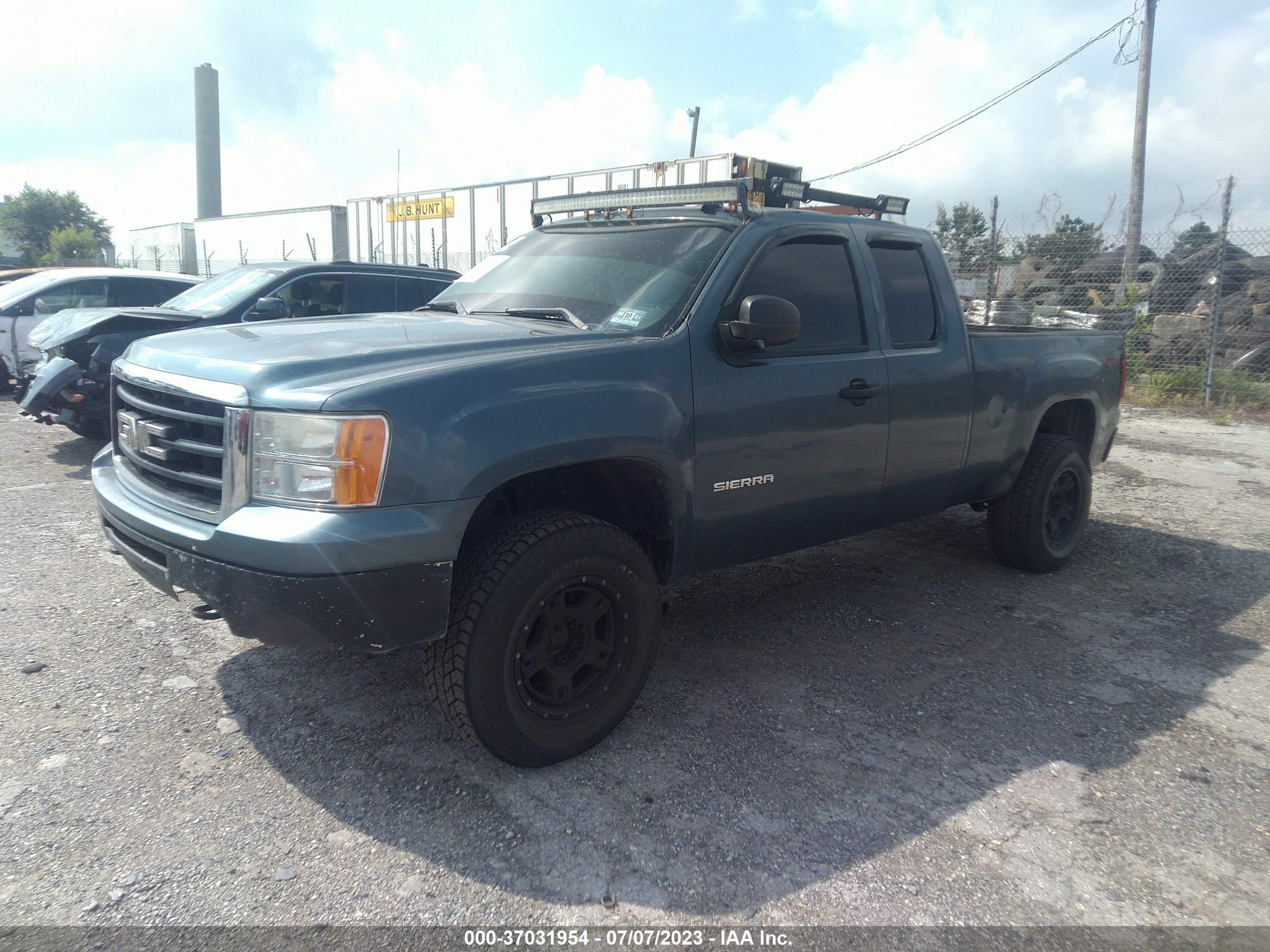 Photo 1 VIN: 1GTR2VE32BZ144441 - GMC SIERRA 