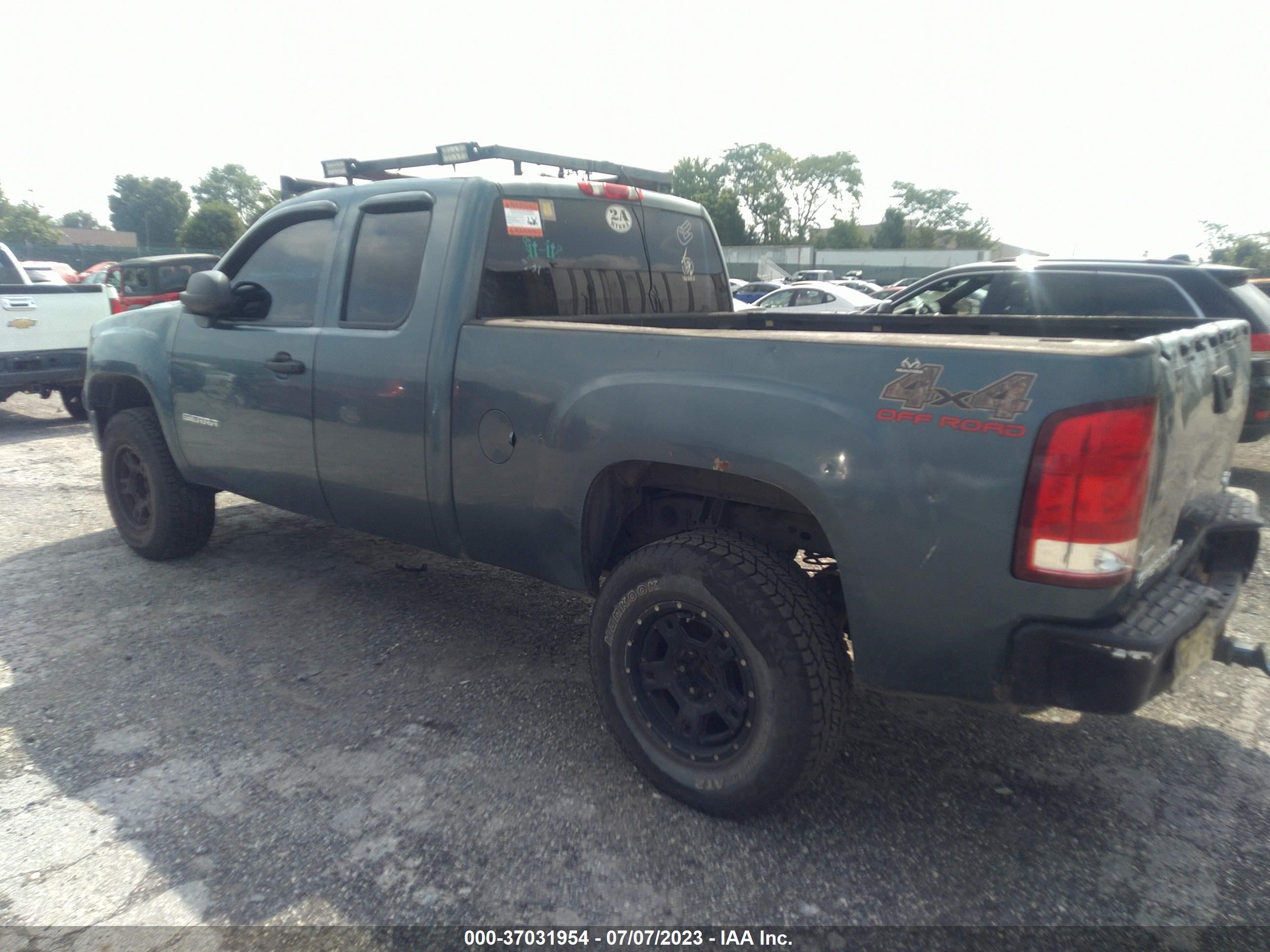 Photo 2 VIN: 1GTR2VE32BZ144441 - GMC SIERRA 