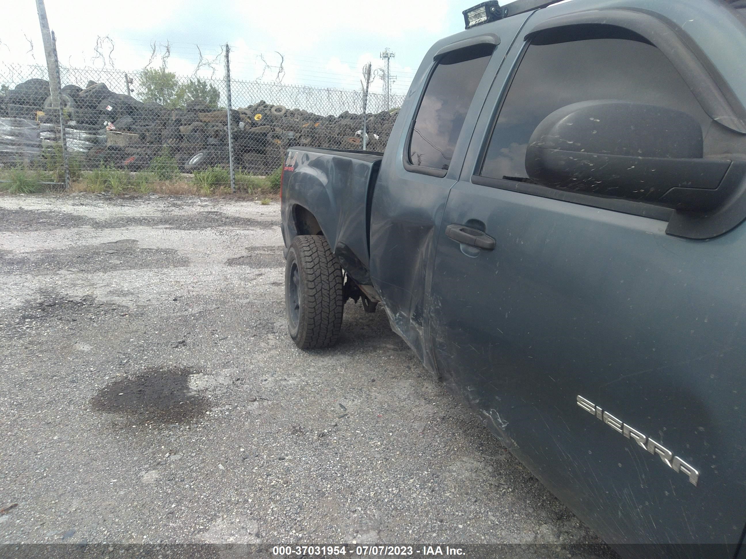 Photo 5 VIN: 1GTR2VE32BZ144441 - GMC SIERRA 