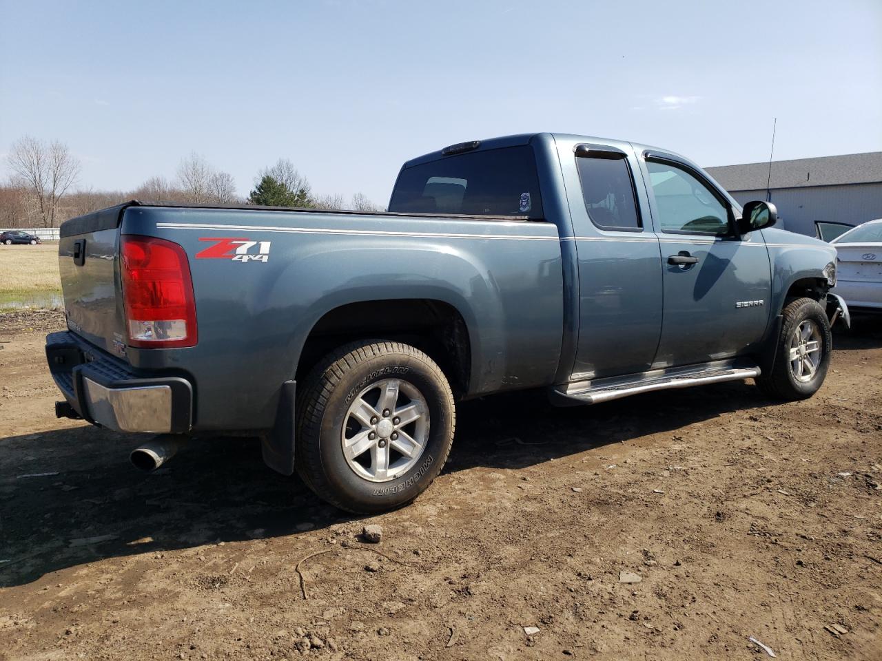 Photo 2 VIN: 1GTR2VE36BZ129778 - GMC SIERRA 