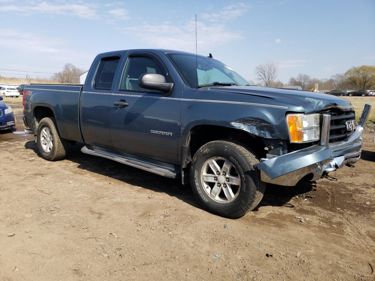 Photo 3 VIN: 1GTR2VE36BZ129778 - GMC SIERRA 