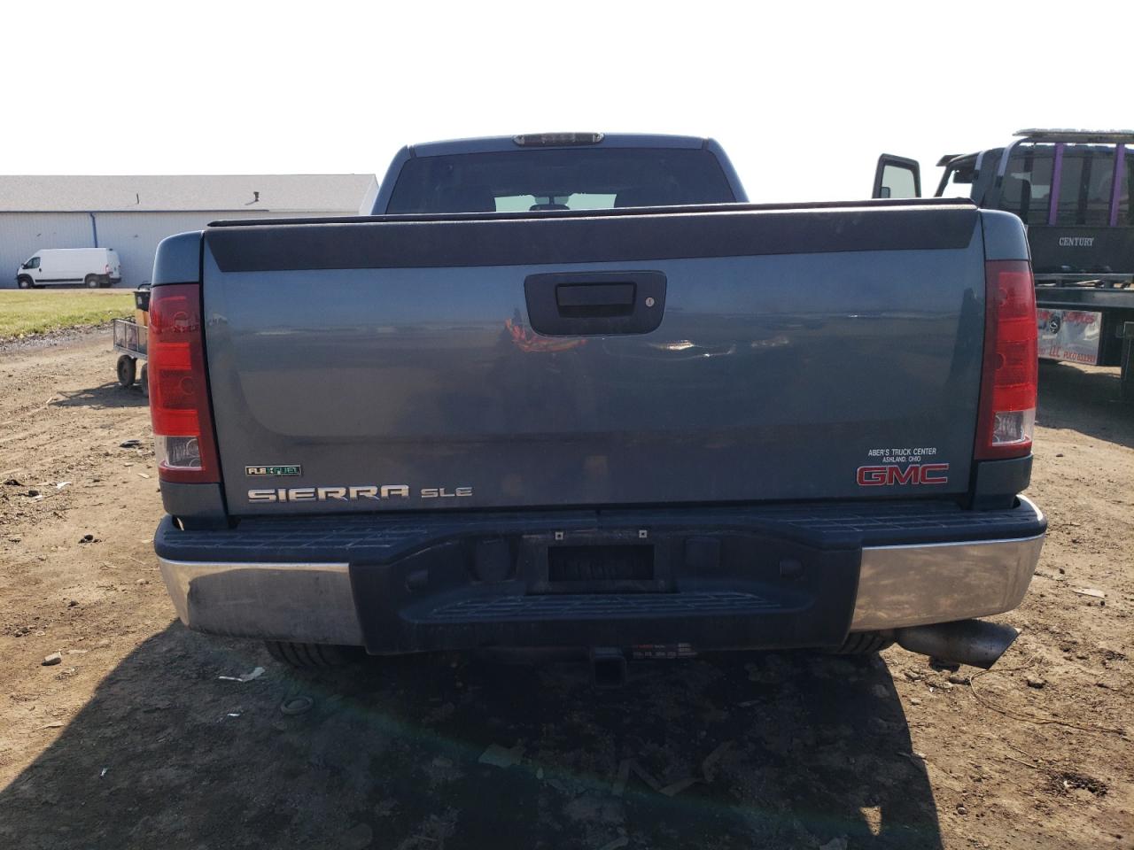 Photo 5 VIN: 1GTR2VE36BZ129778 - GMC SIERRA 