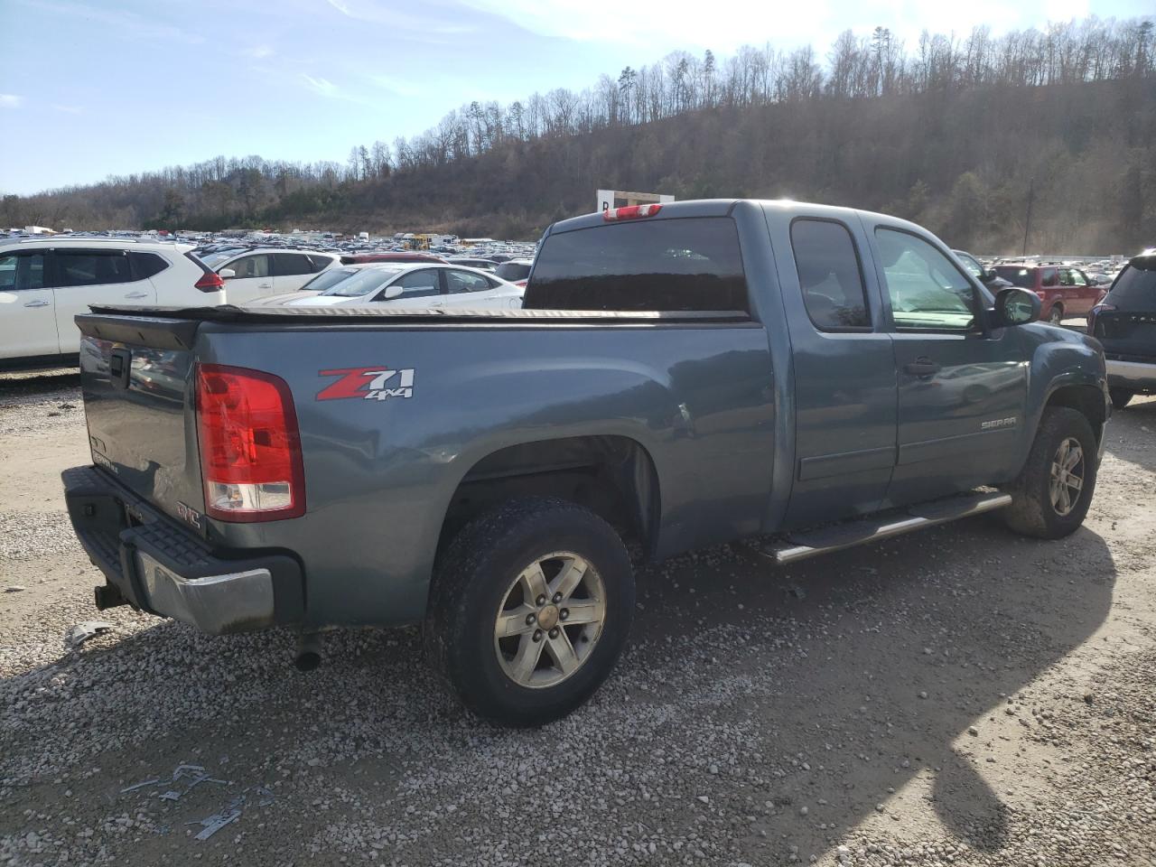 Photo 2 VIN: 1GTR2VE3XBZ105287 - GMC SIERRA 