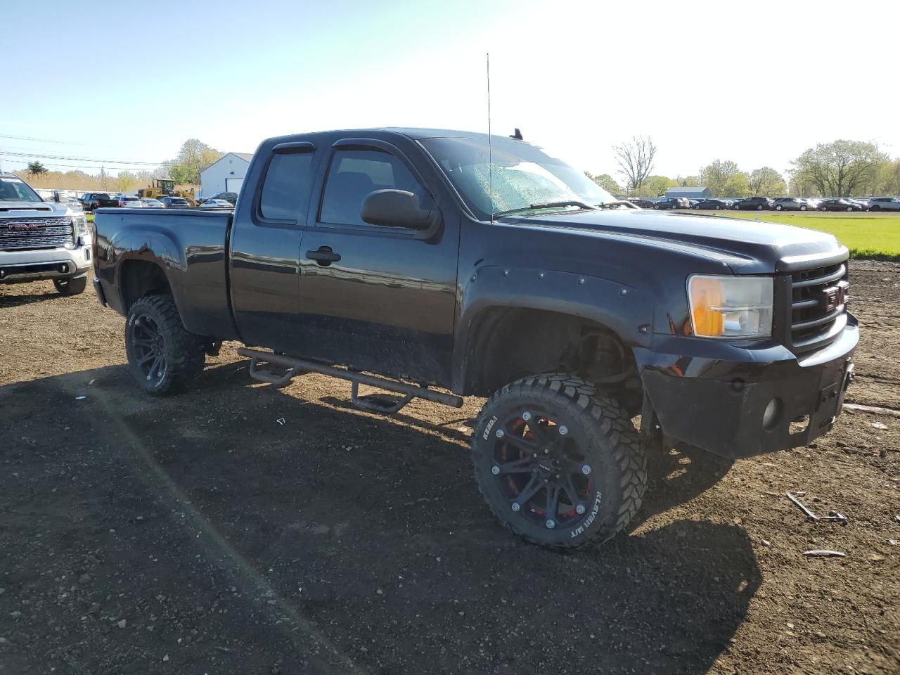 Photo 3 VIN: 1GTR2VE3XBZ109310 - GMC SIERRA 