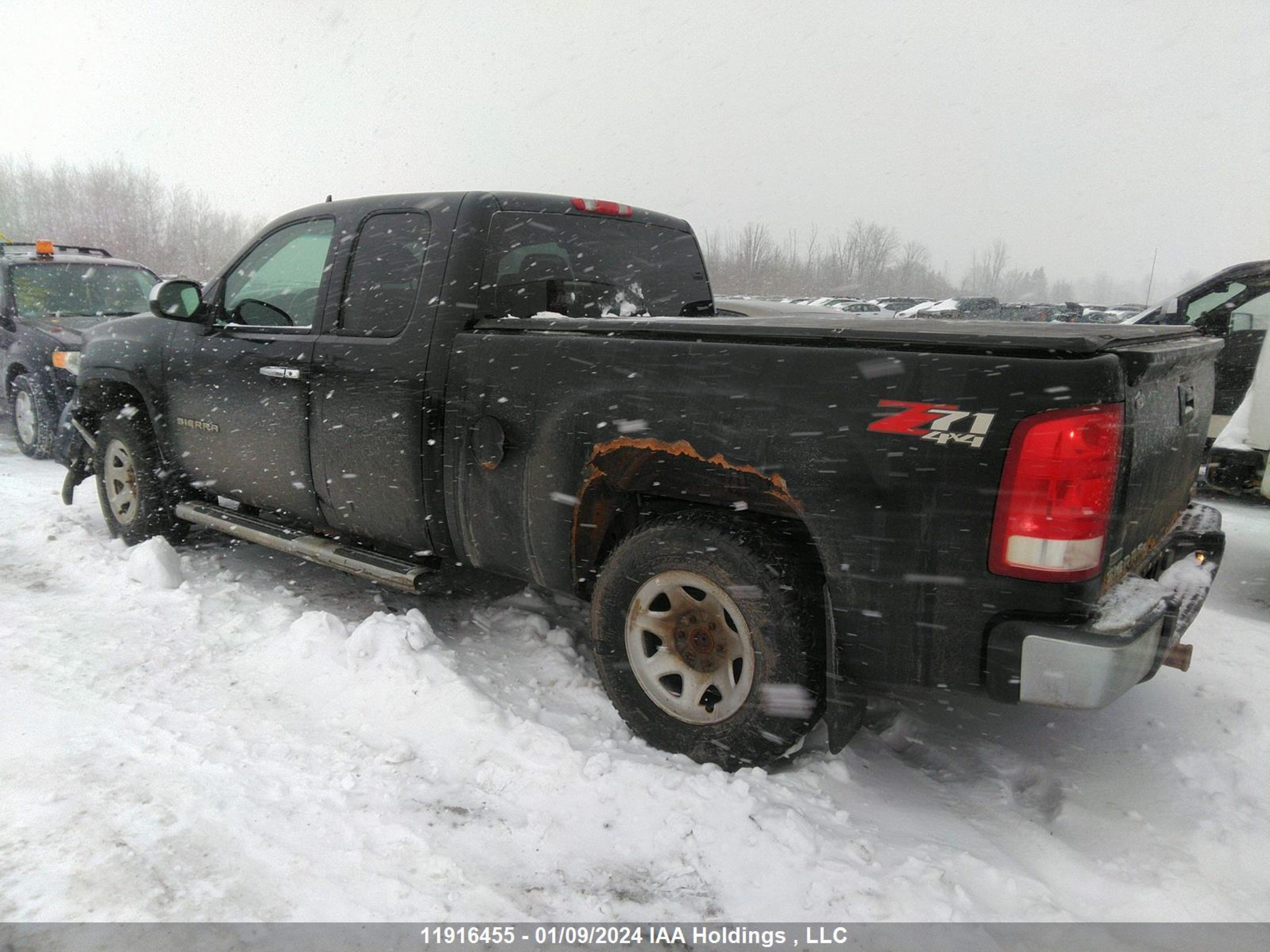 Photo 2 VIN: 1GTR2VE3XBZ199025 - GMC SIERRA 