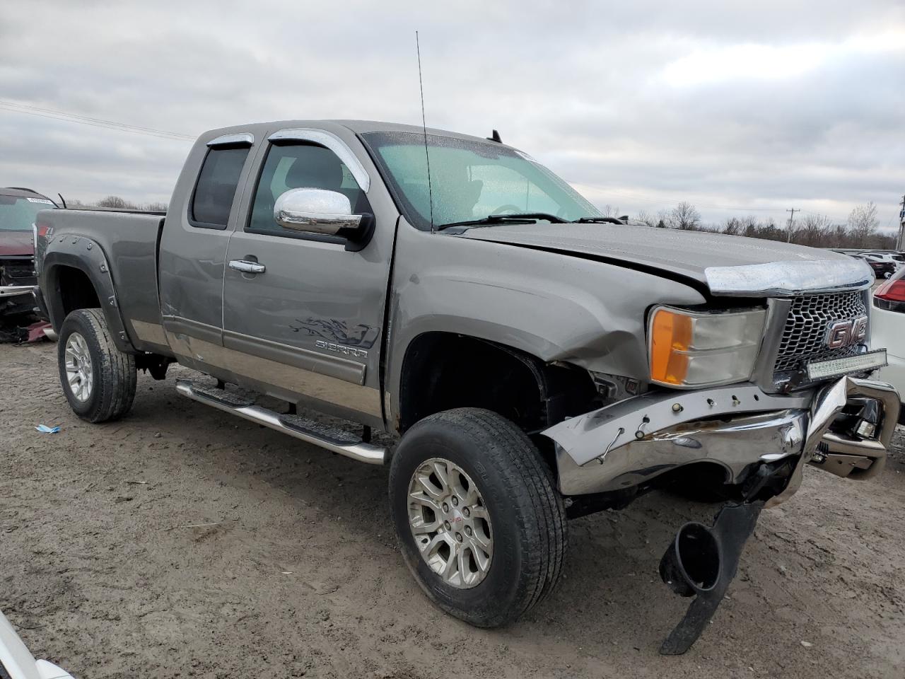 Photo 3 VIN: 1GTR2VE70CZ169312 - GMC SIERRA 