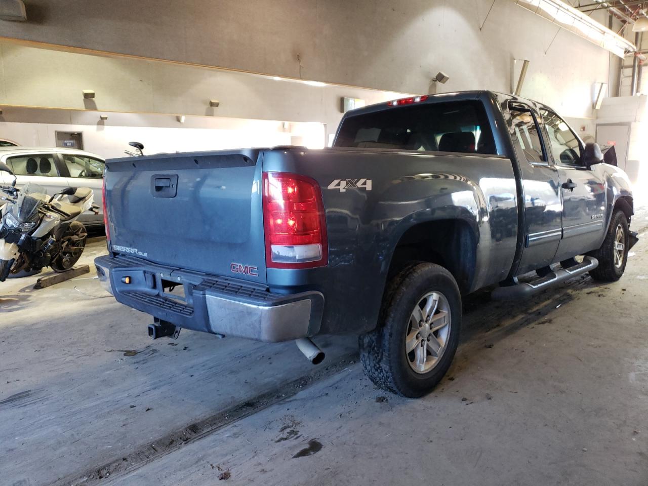 Photo 2 VIN: 1GTR2VE72DZ273298 - GMC SIERRA 