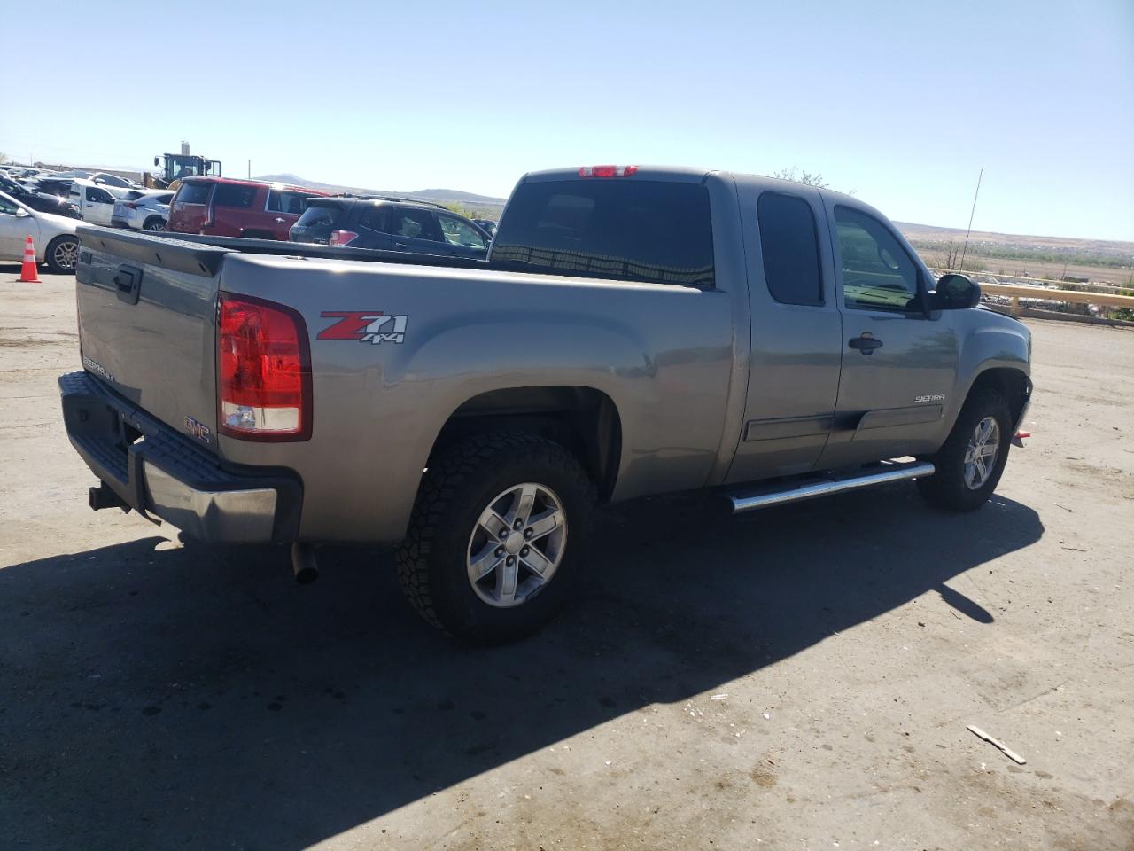 Photo 2 VIN: 1GTR2VE72DZ308759 - GMC SIERRA 