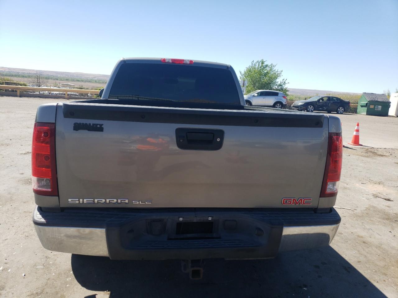 Photo 5 VIN: 1GTR2VE72DZ308759 - GMC SIERRA 