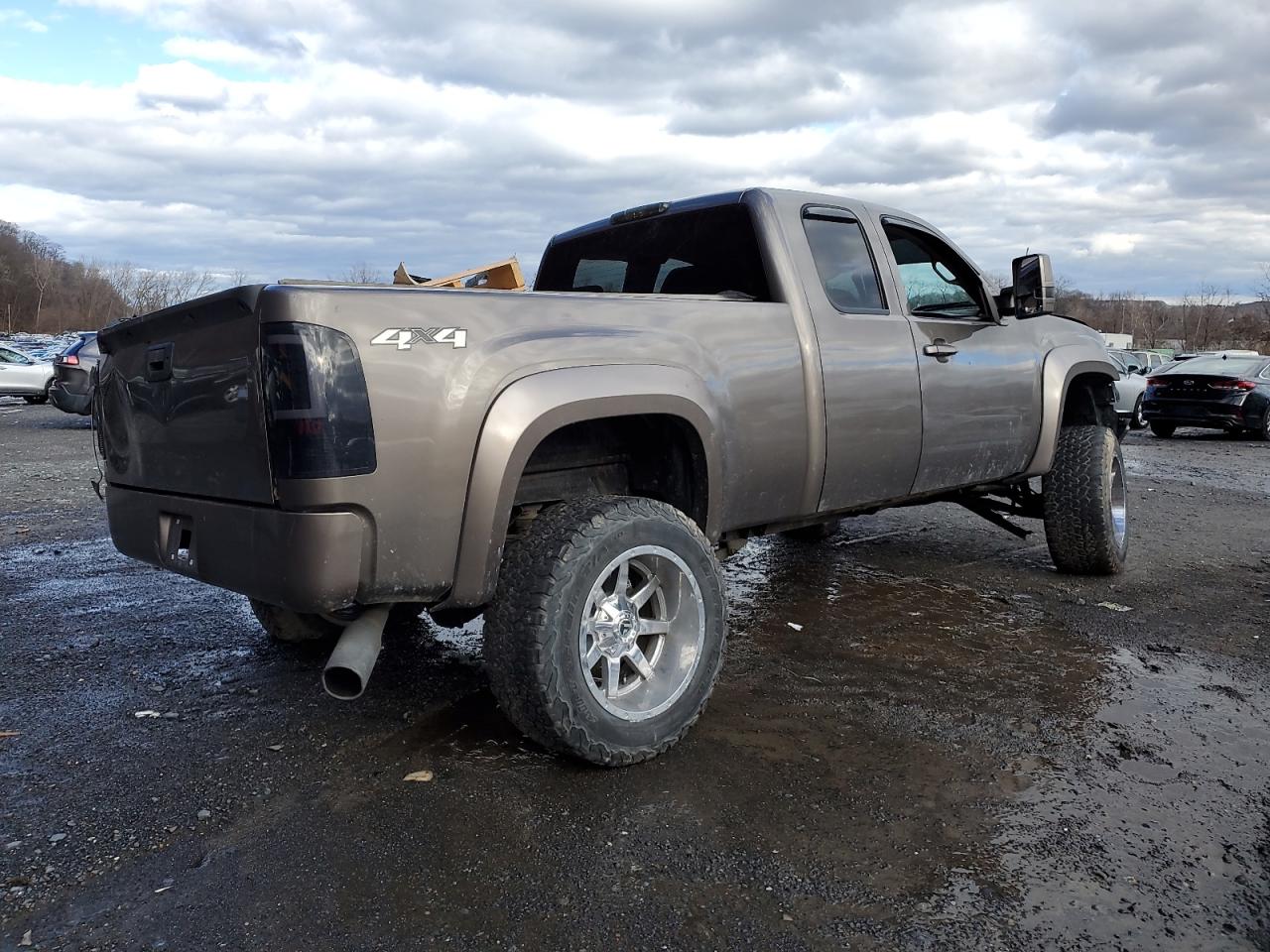 Photo 2 VIN: 1GTR2VE74CZ295575 - GMC SIERRA 