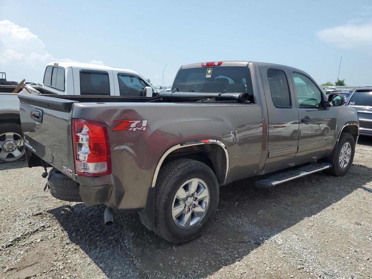 Photo 2 VIN: 1GTR2VE74DZ209361 - GMC SIERRA 