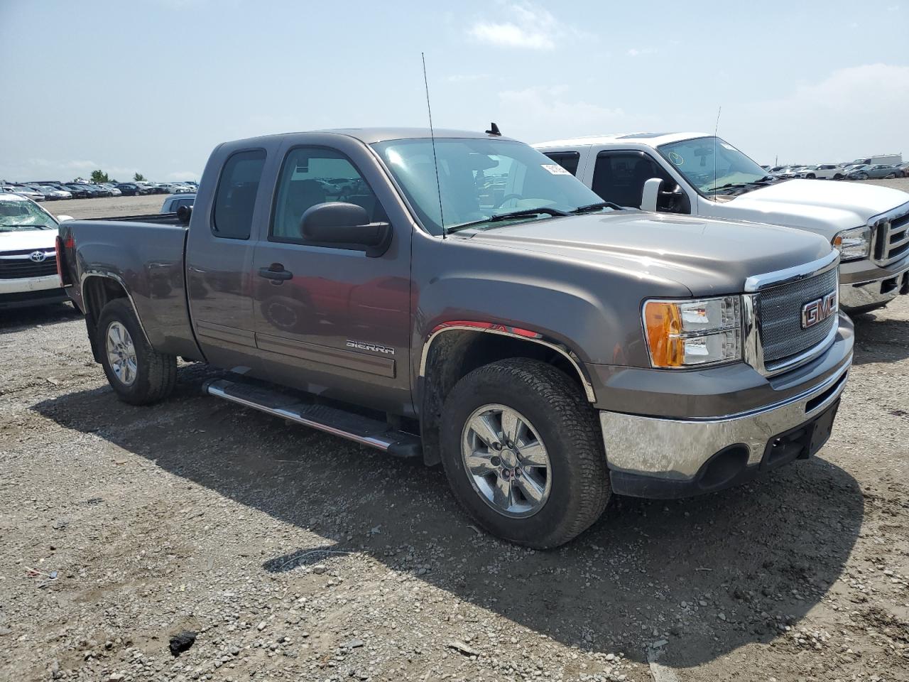 Photo 3 VIN: 1GTR2VE74DZ209361 - GMC SIERRA 