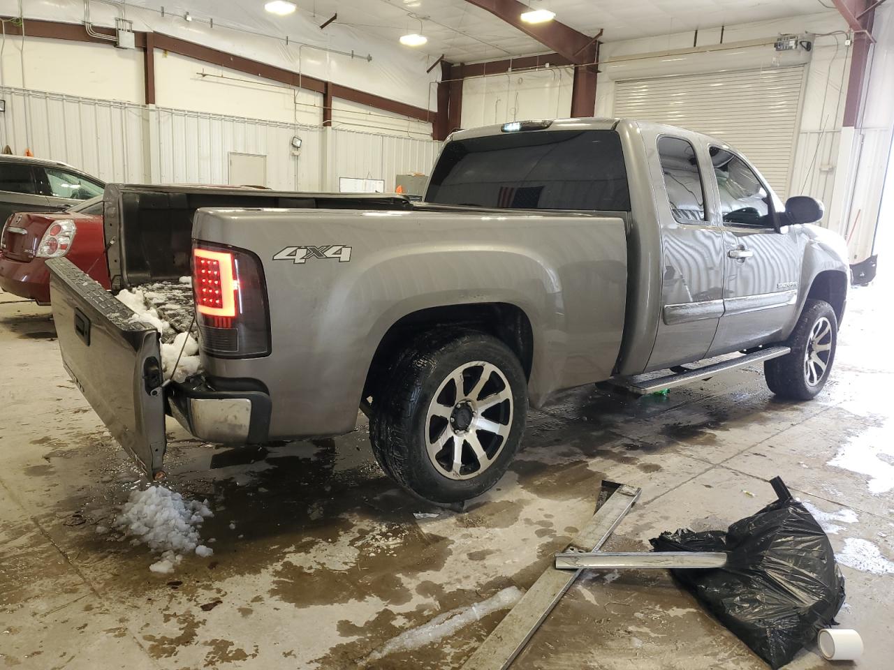 Photo 2 VIN: 1GTR2VE74DZ308925 - GMC SIERRA 