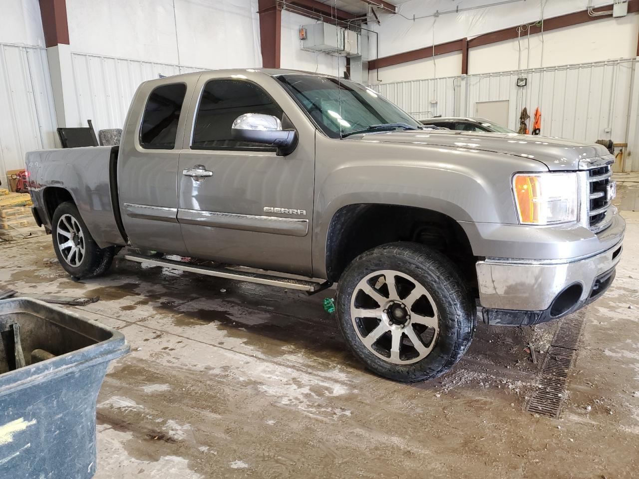 Photo 3 VIN: 1GTR2VE74DZ308925 - GMC SIERRA 