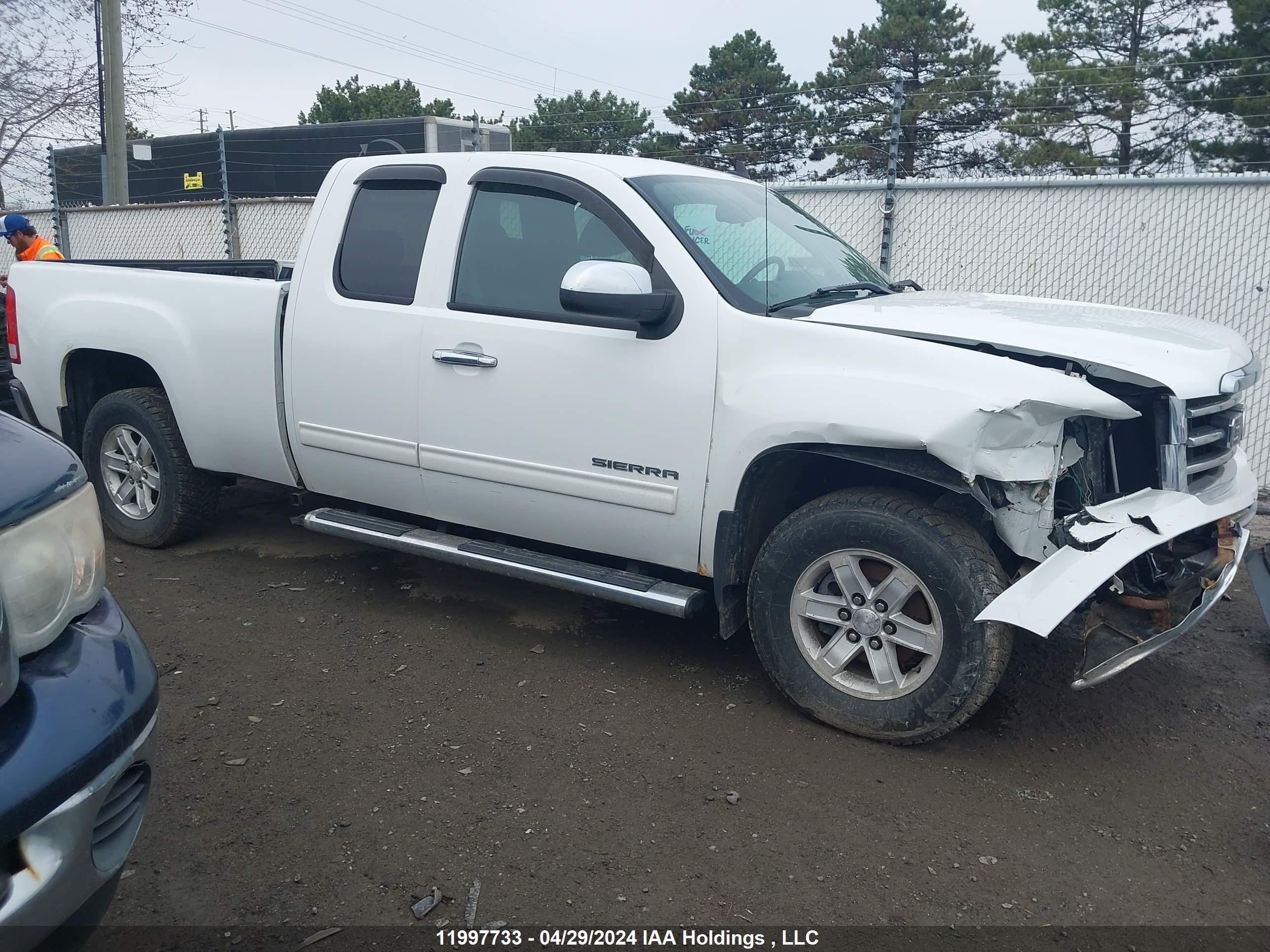 Photo 13 VIN: 1GTR2VE75CZ220058 - GMC SIERRA 