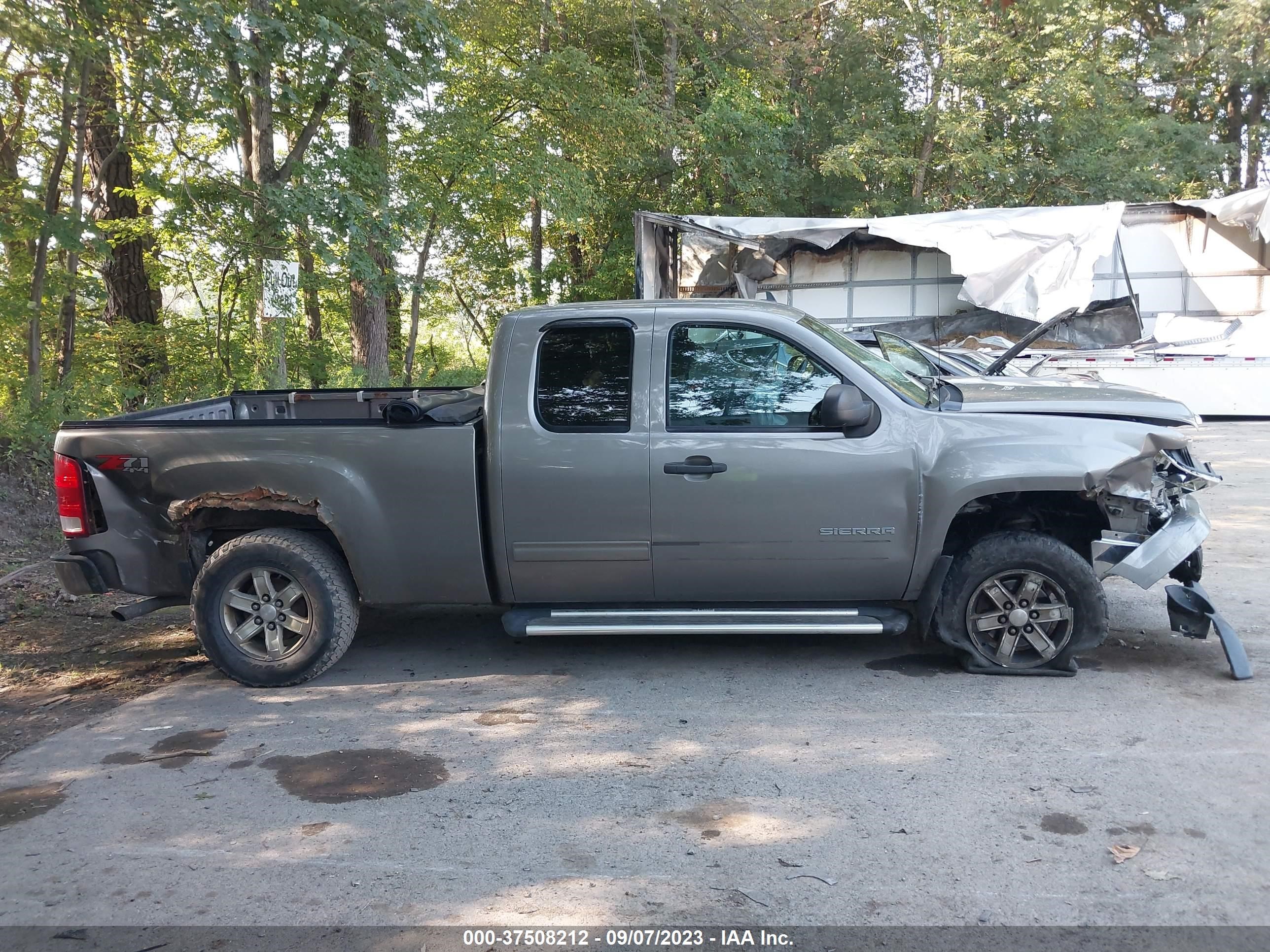 Photo 12 VIN: 1GTR2VE75CZ298338 - GMC SIERRA 