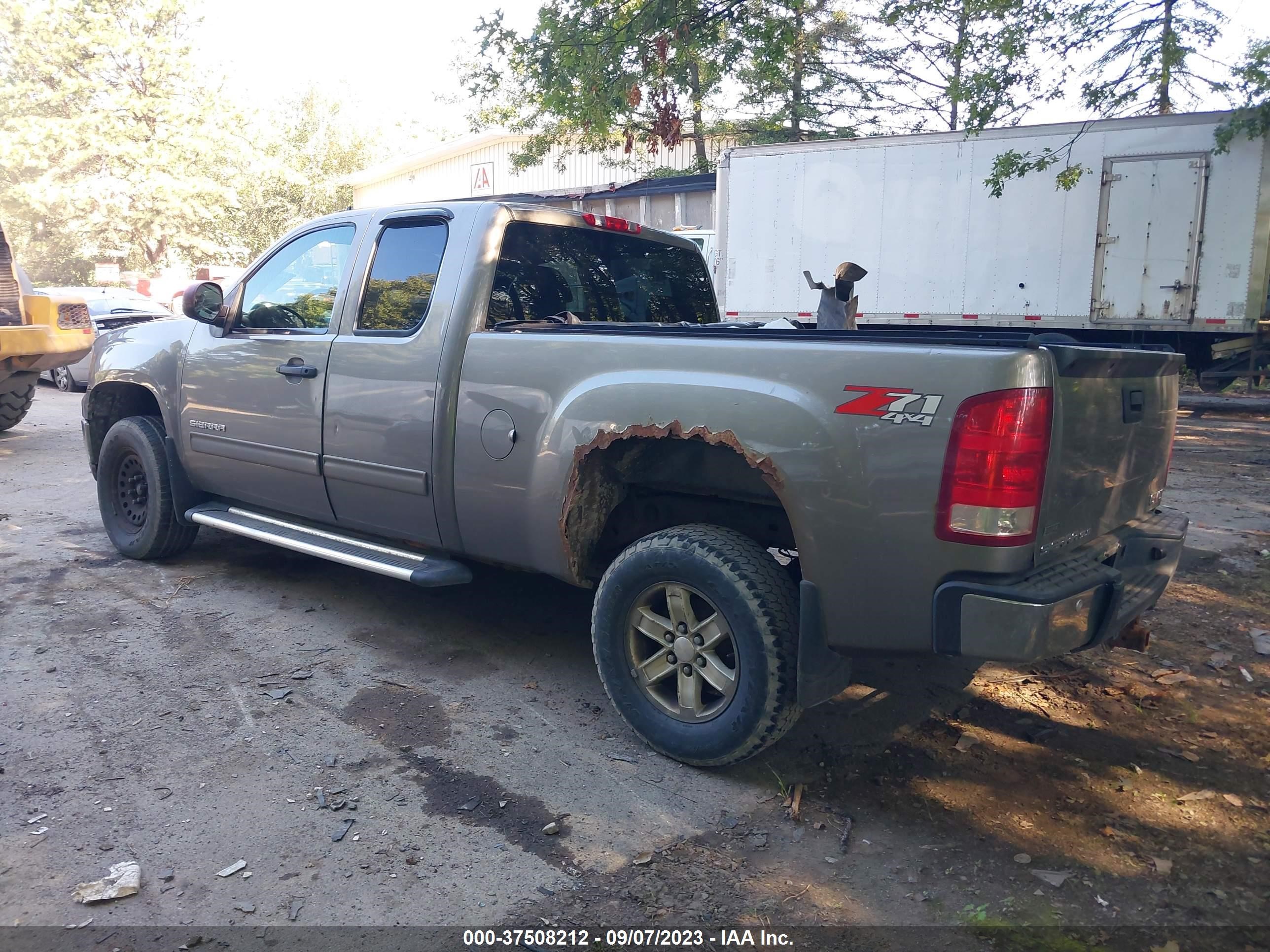 Photo 2 VIN: 1GTR2VE75CZ298338 - GMC SIERRA 